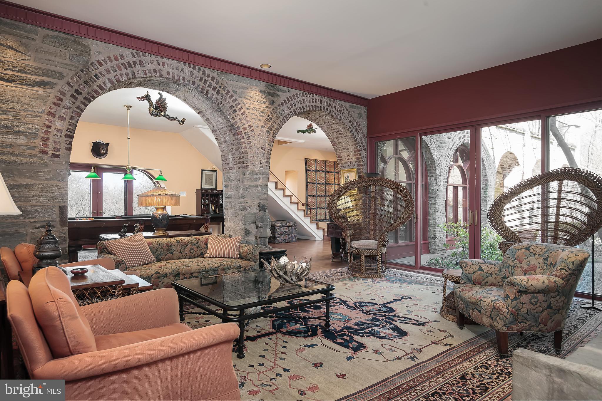 CHESTNUT HILL - Residential