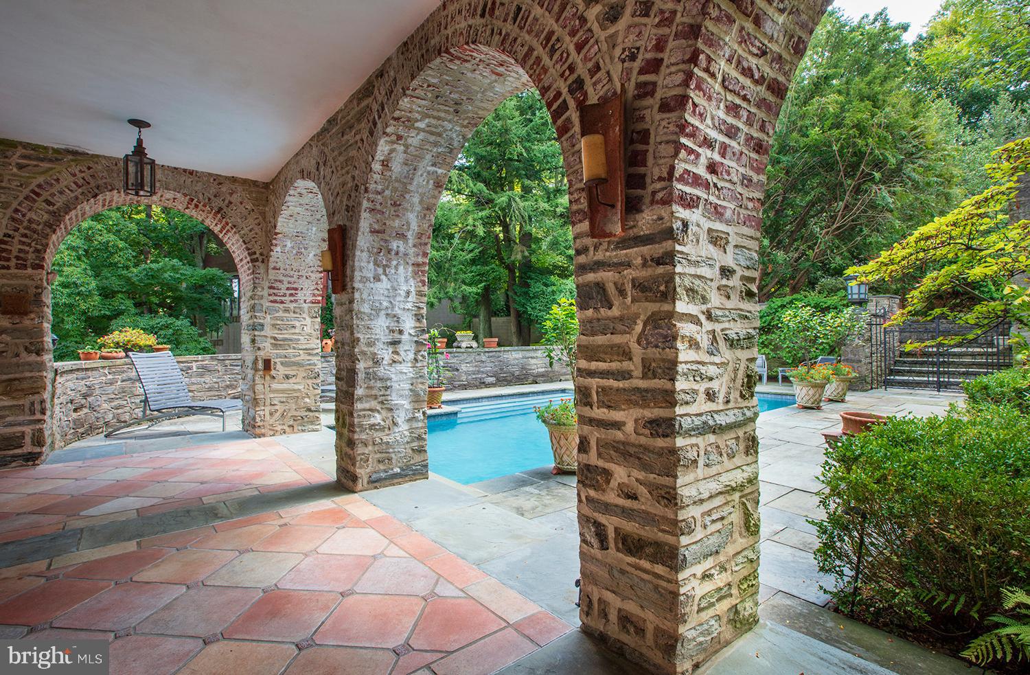 CHESTNUT HILL - Residential