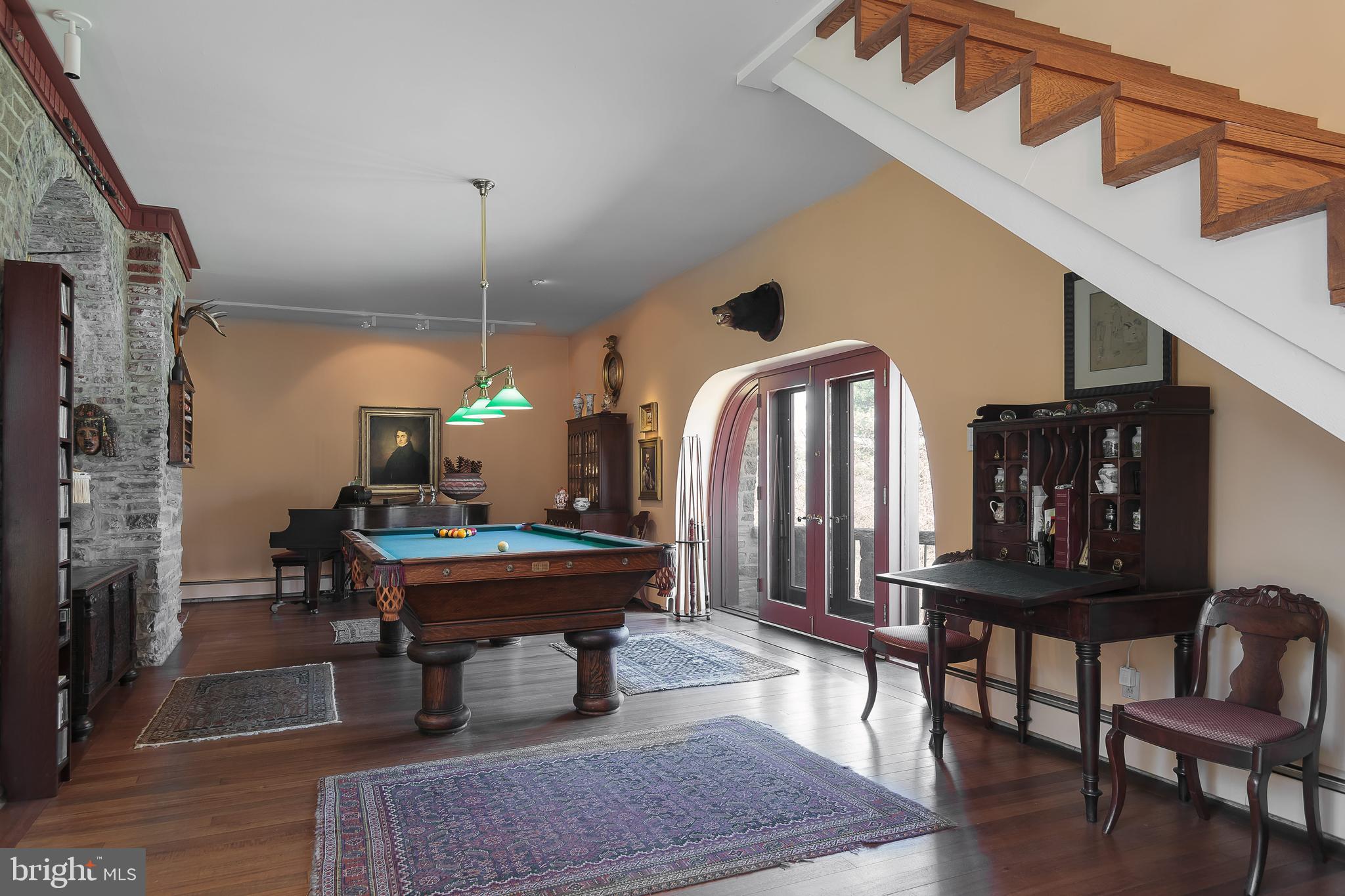 CHESTNUT HILL - Residential