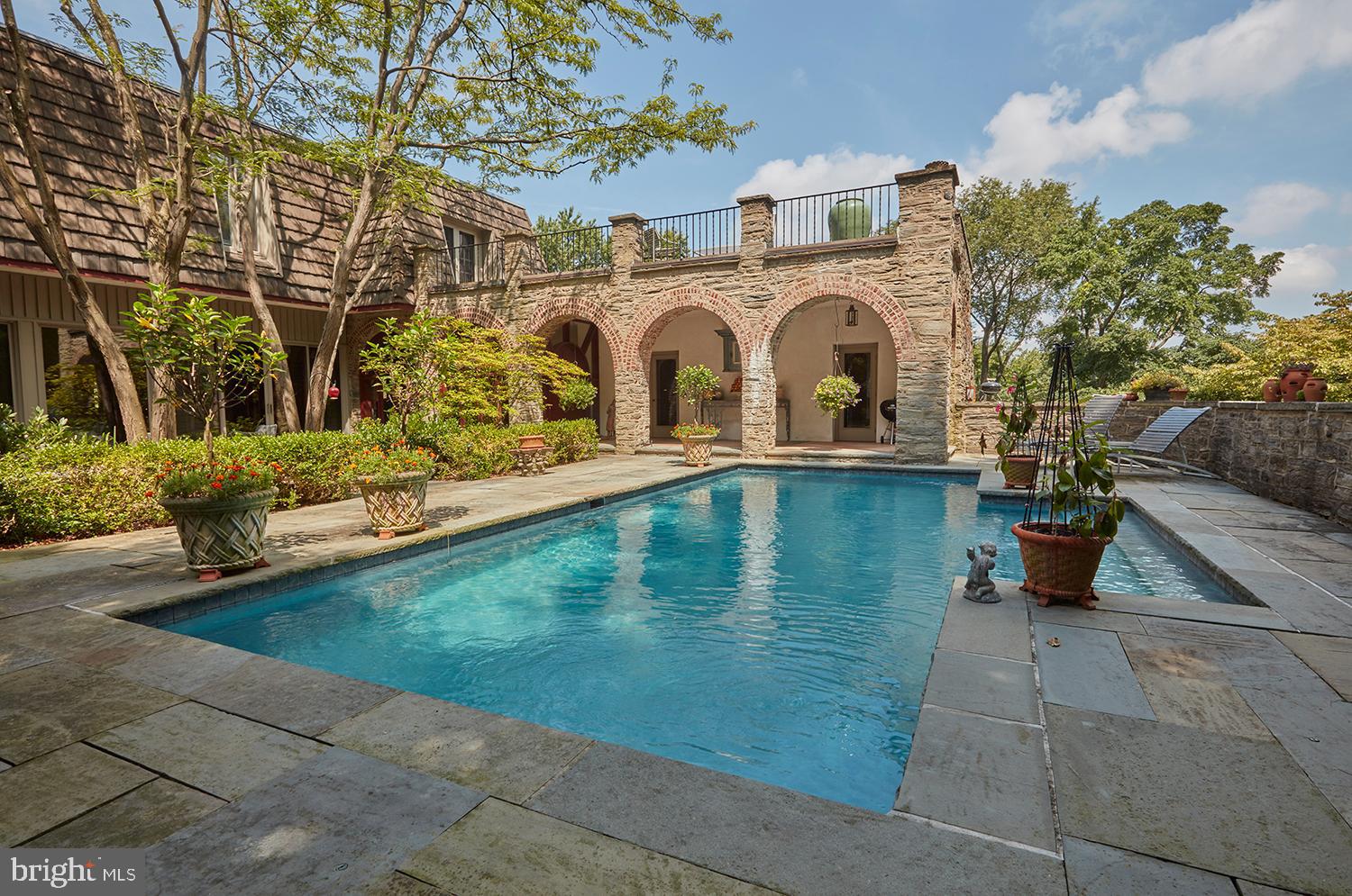 CHESTNUT HILL - Residential