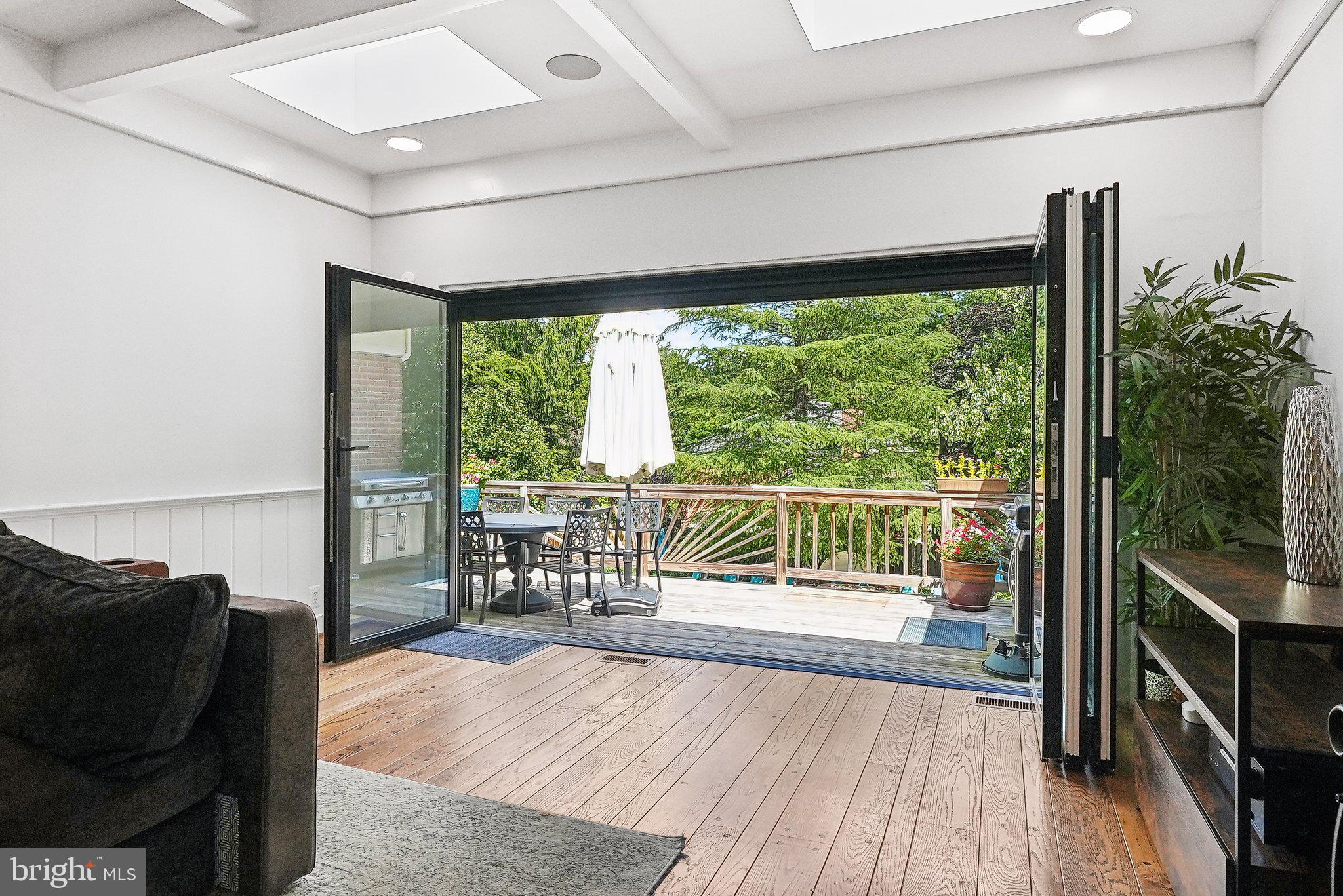 POTOMAC OUTSIDE - Residential