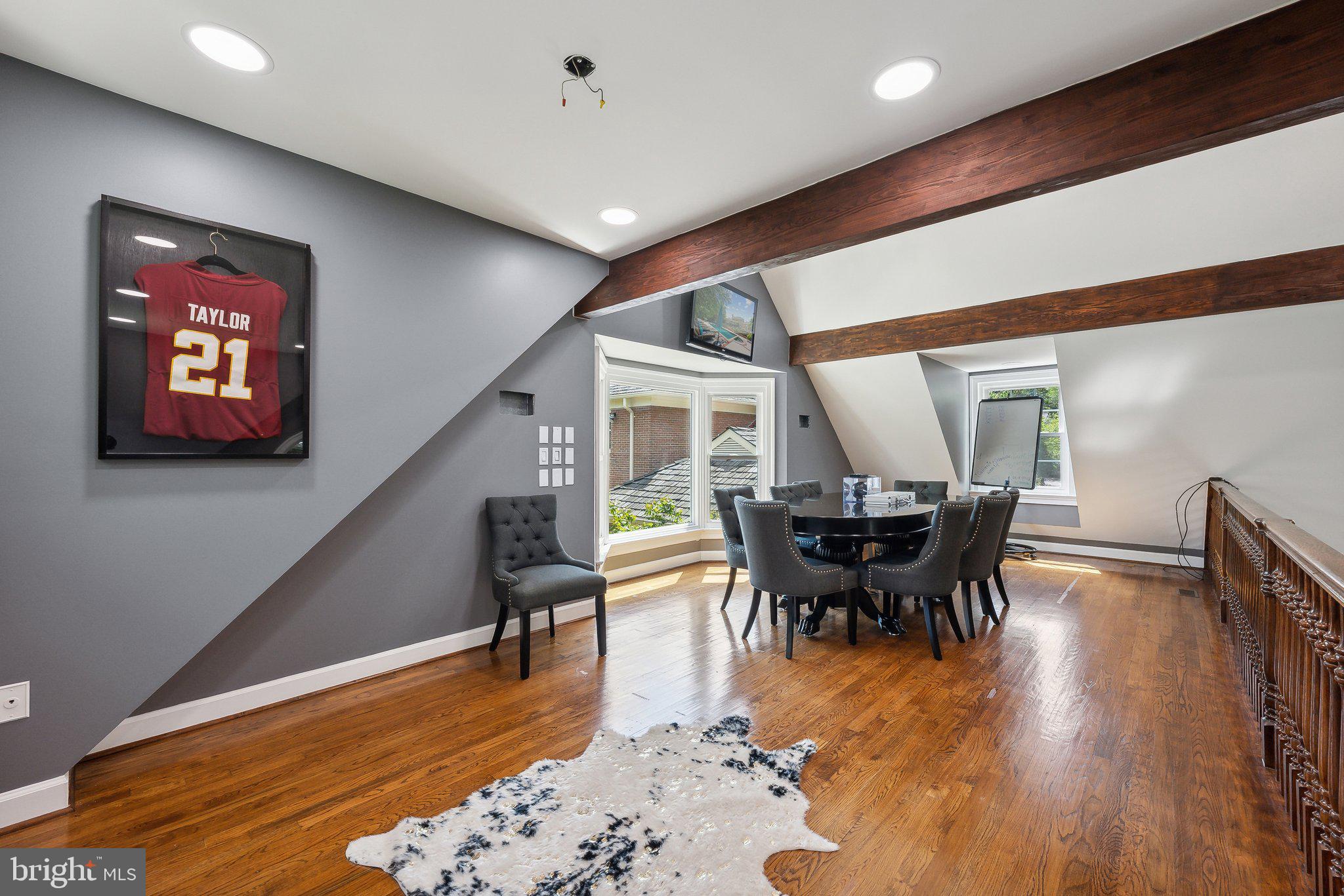 POTOMAC OUTSIDE - Residential