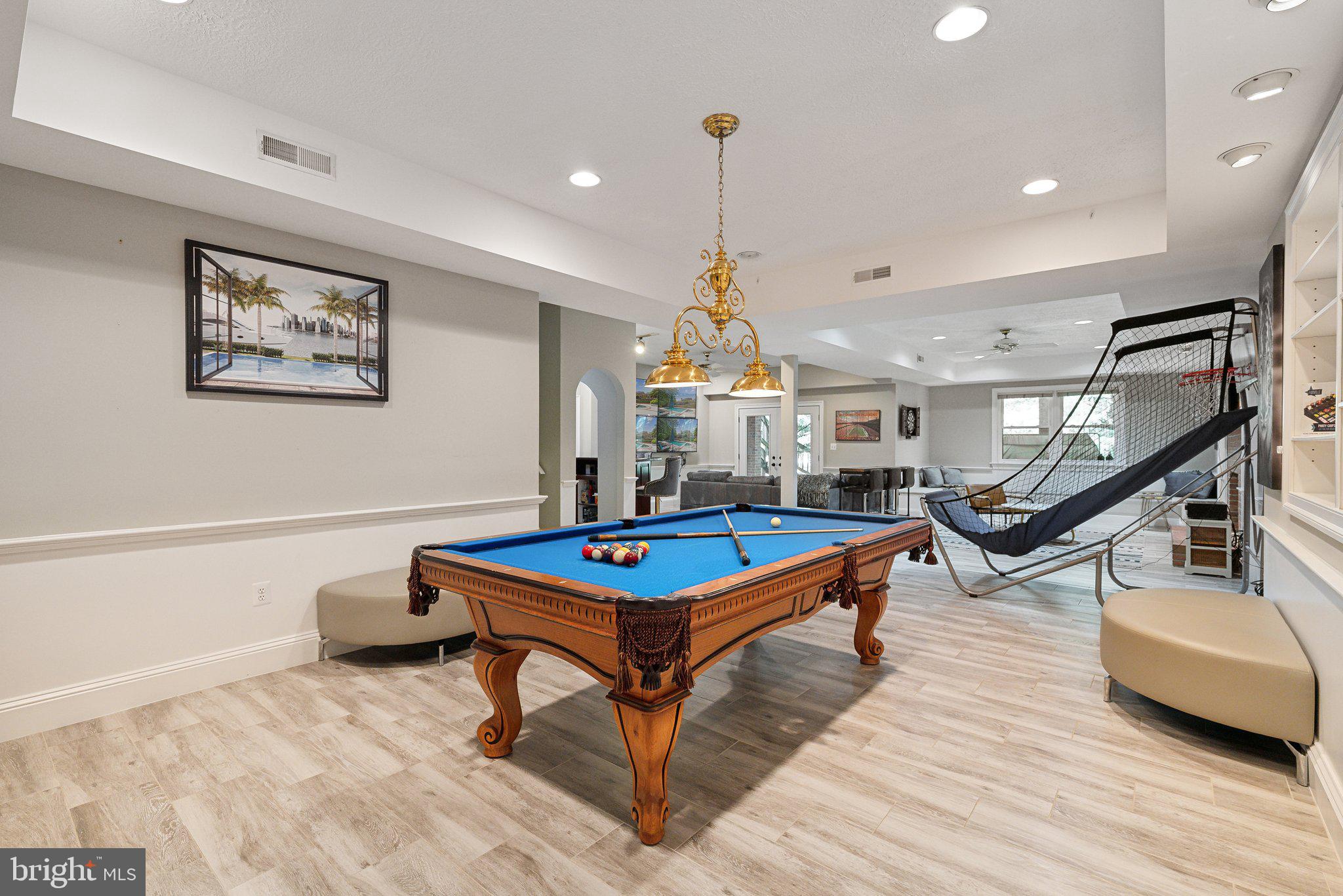 POTOMAC OUTSIDE - Residential