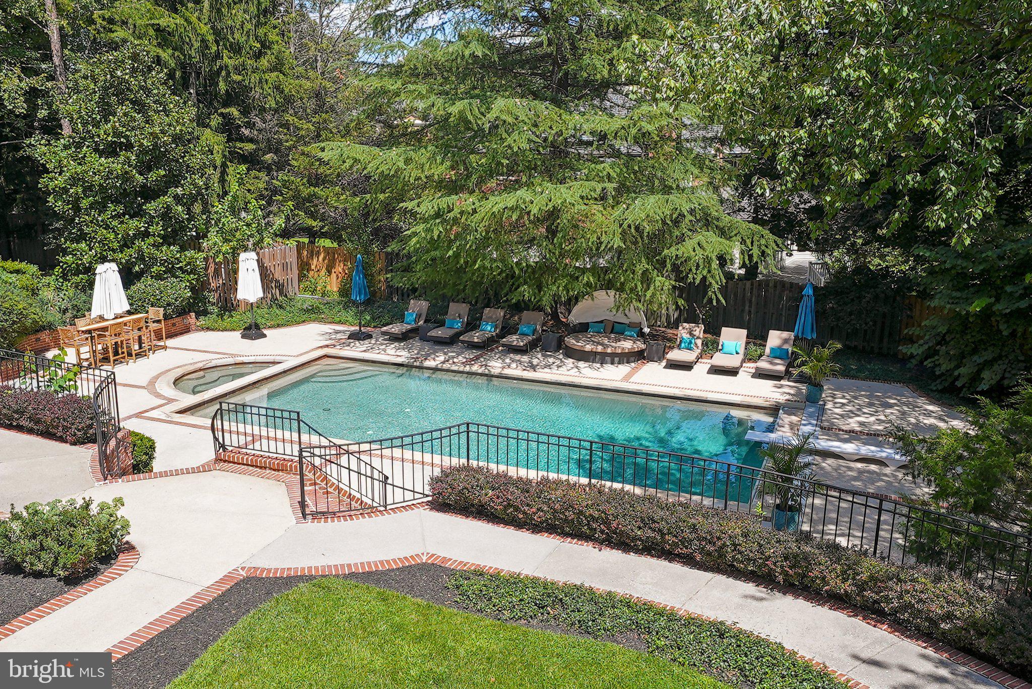 POTOMAC OUTSIDE - Residential