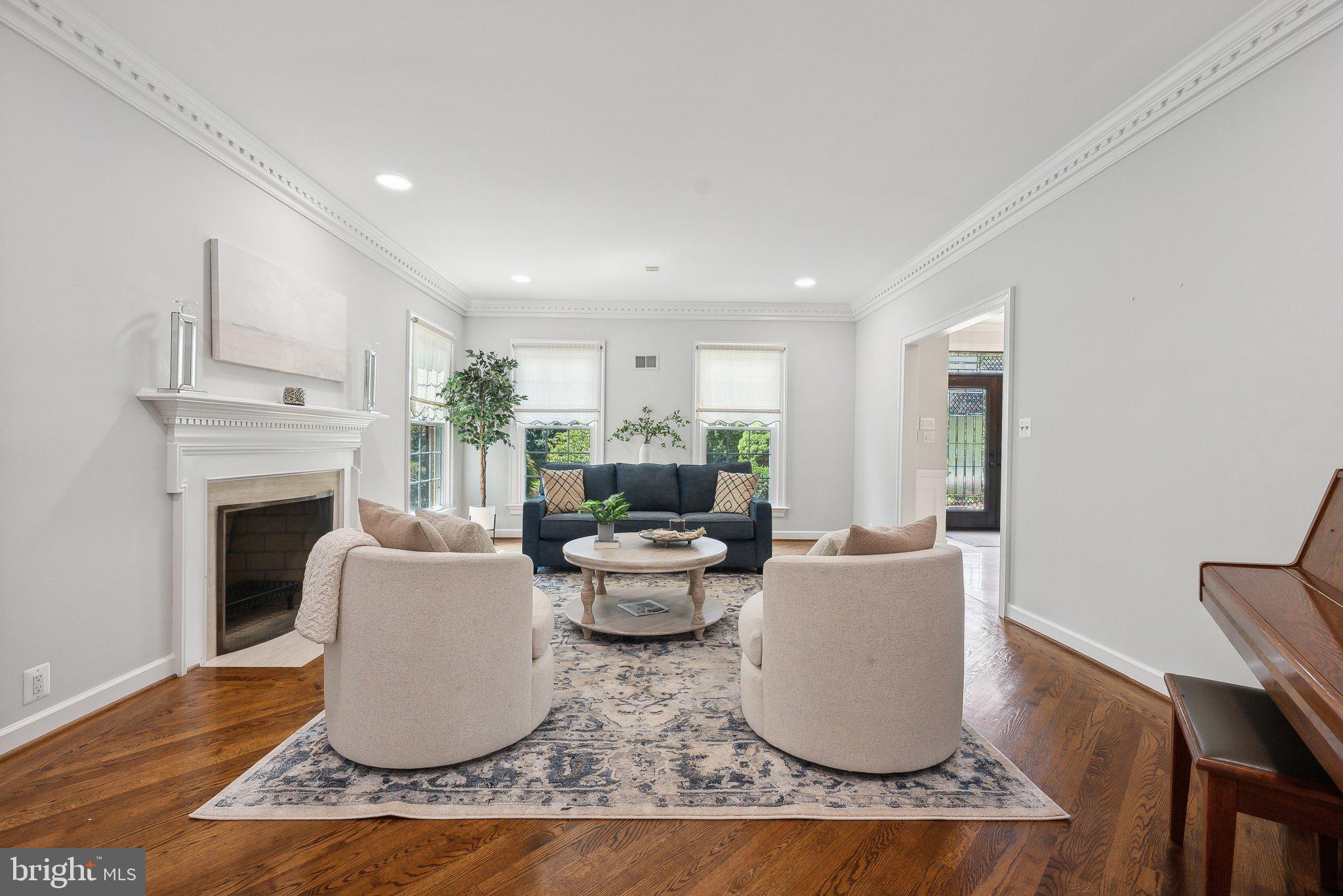 POTOMAC OUTSIDE - Residential