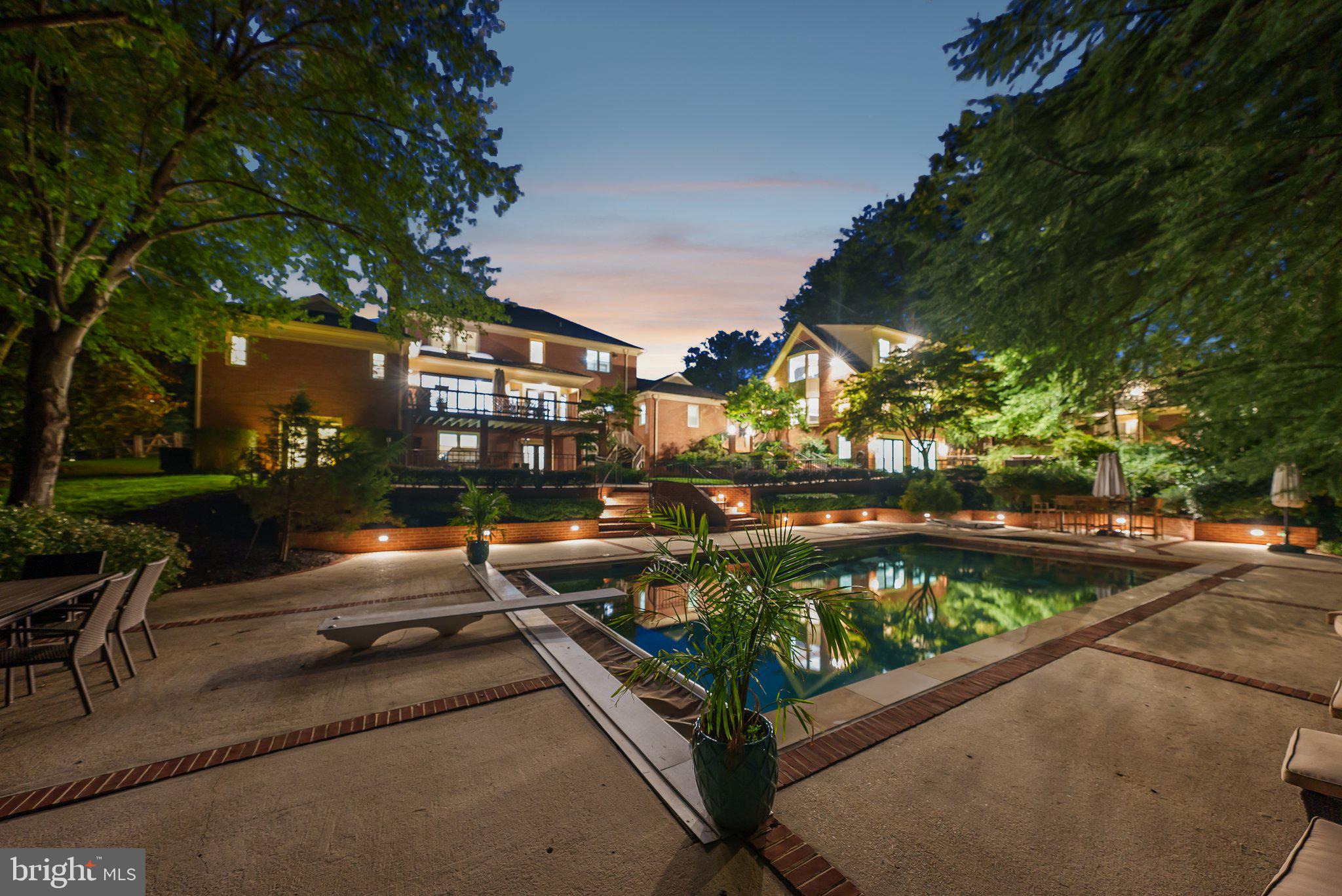 POTOMAC OUTSIDE - Residential