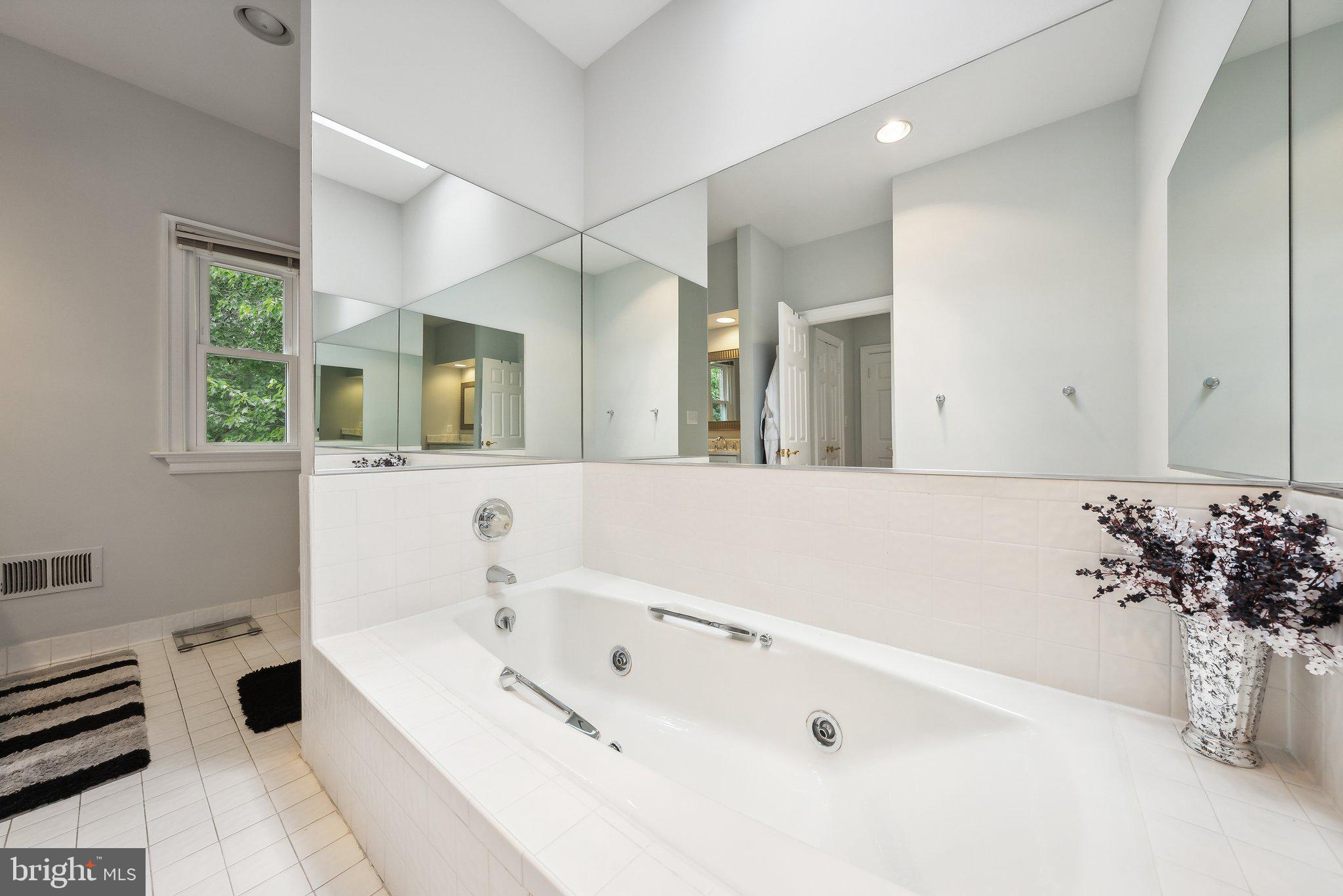 POTOMAC OUTSIDE - Residential