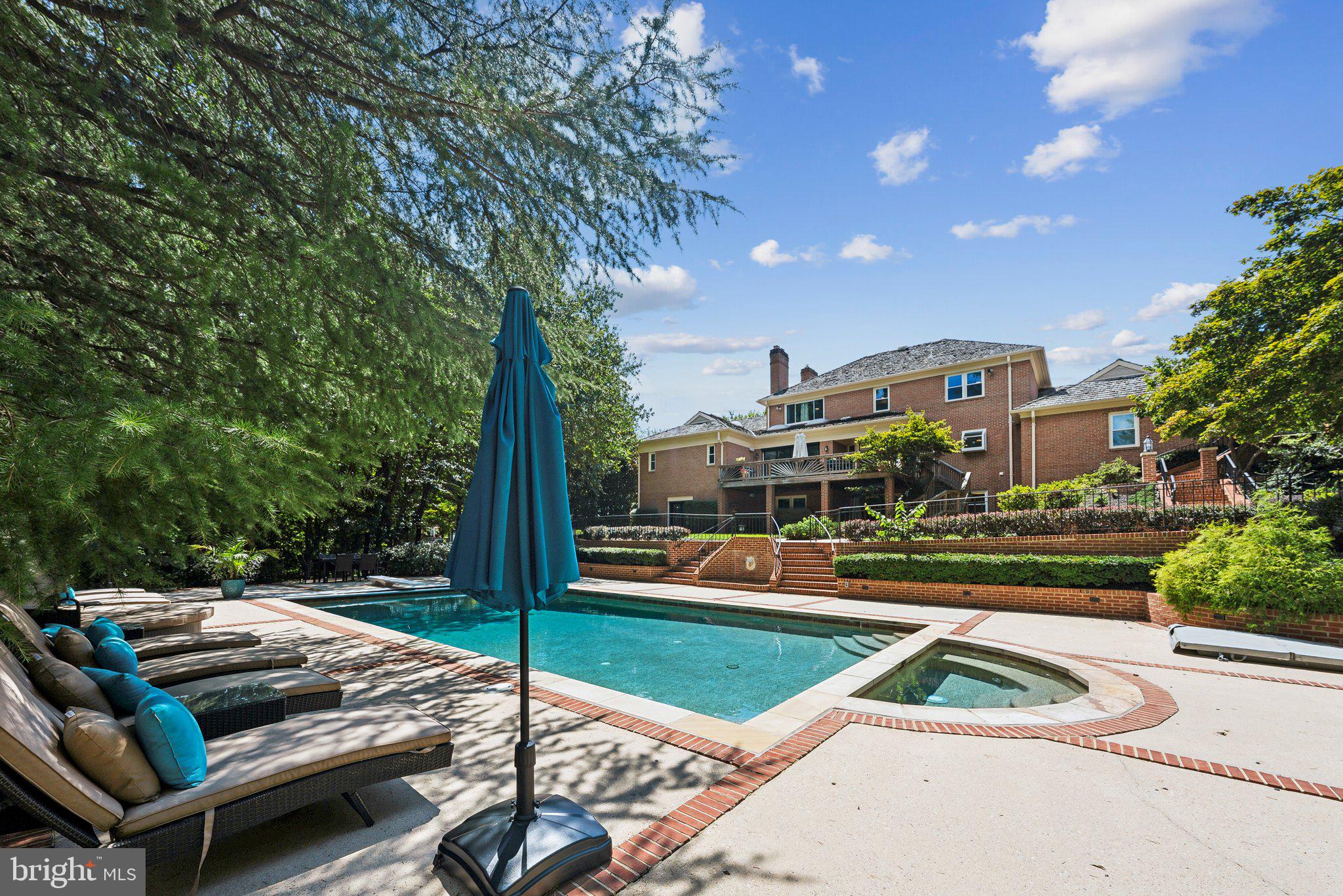 POTOMAC OUTSIDE - Residential