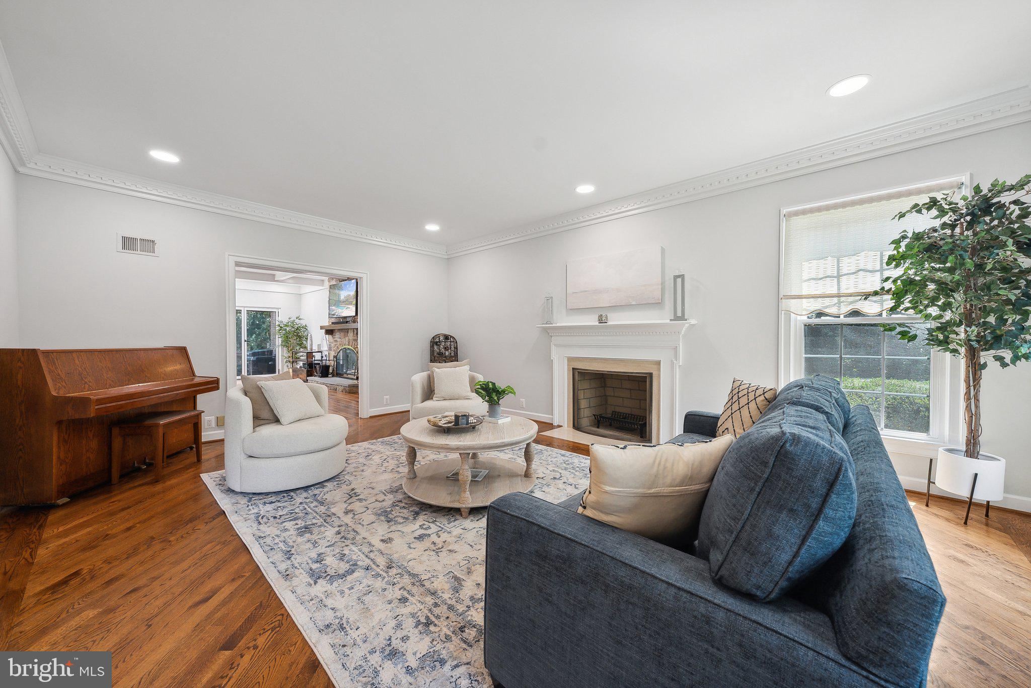 POTOMAC OUTSIDE - Residential