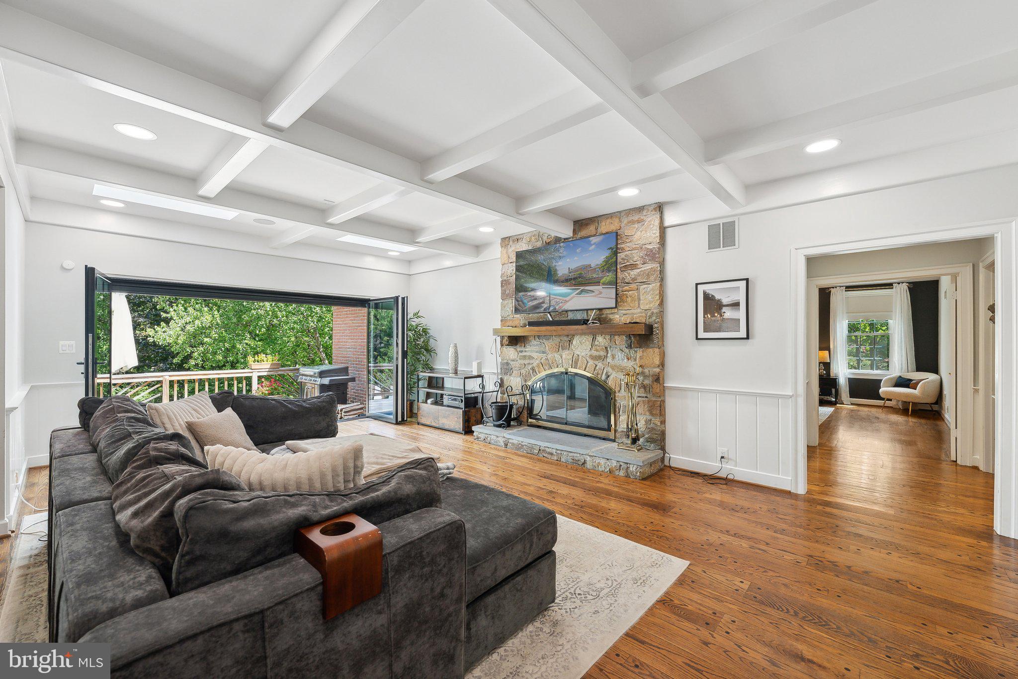 POTOMAC OUTSIDE - Residential