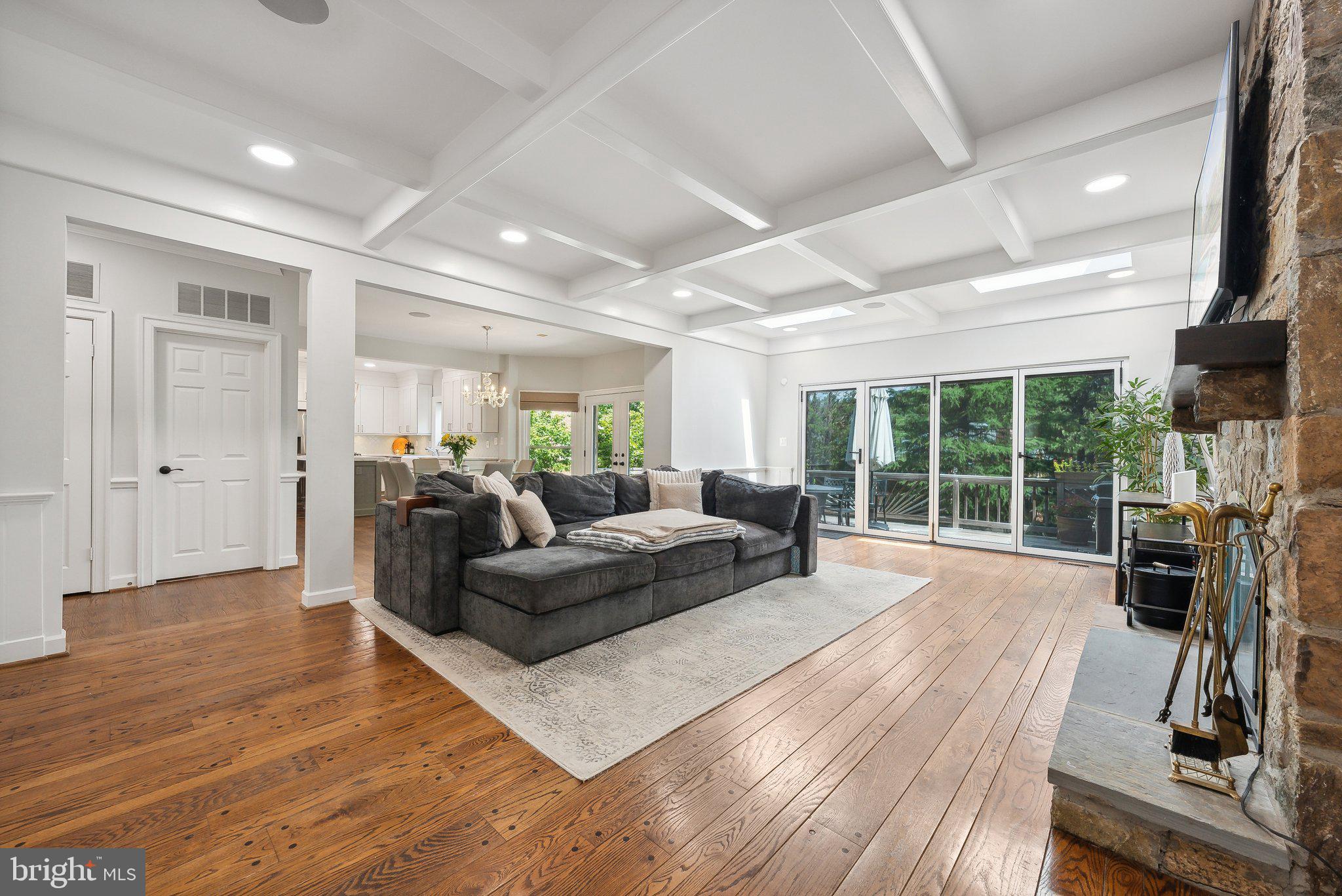 POTOMAC OUTSIDE - Residential