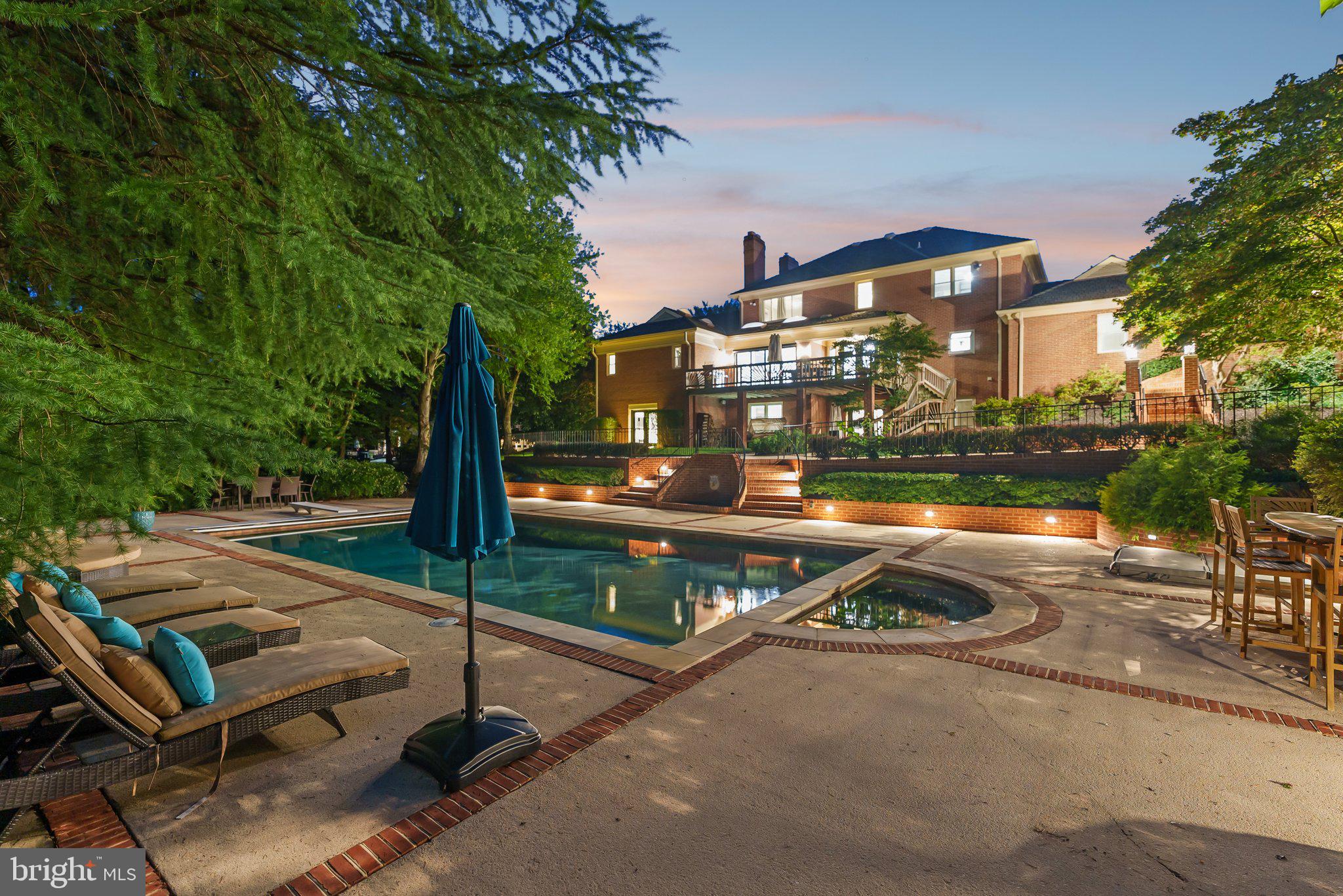 POTOMAC OUTSIDE - Residential