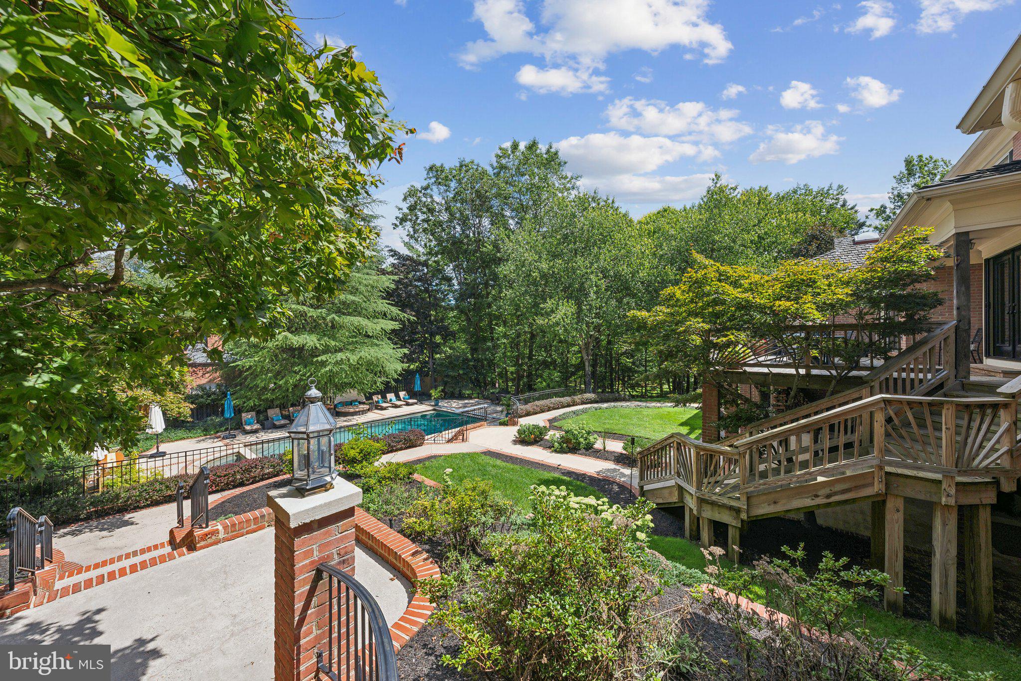 POTOMAC OUTSIDE - Residential