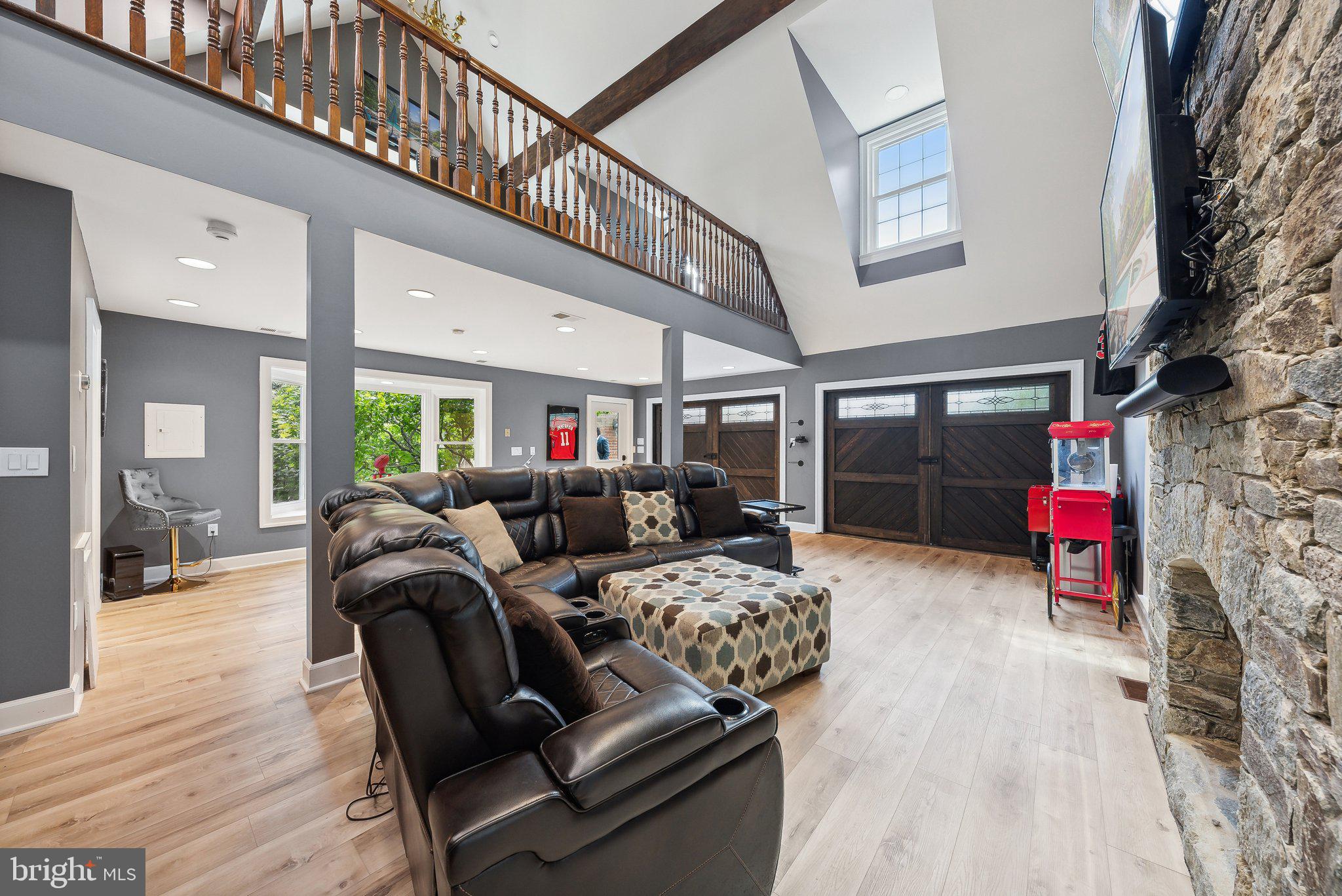 POTOMAC OUTSIDE - Residential