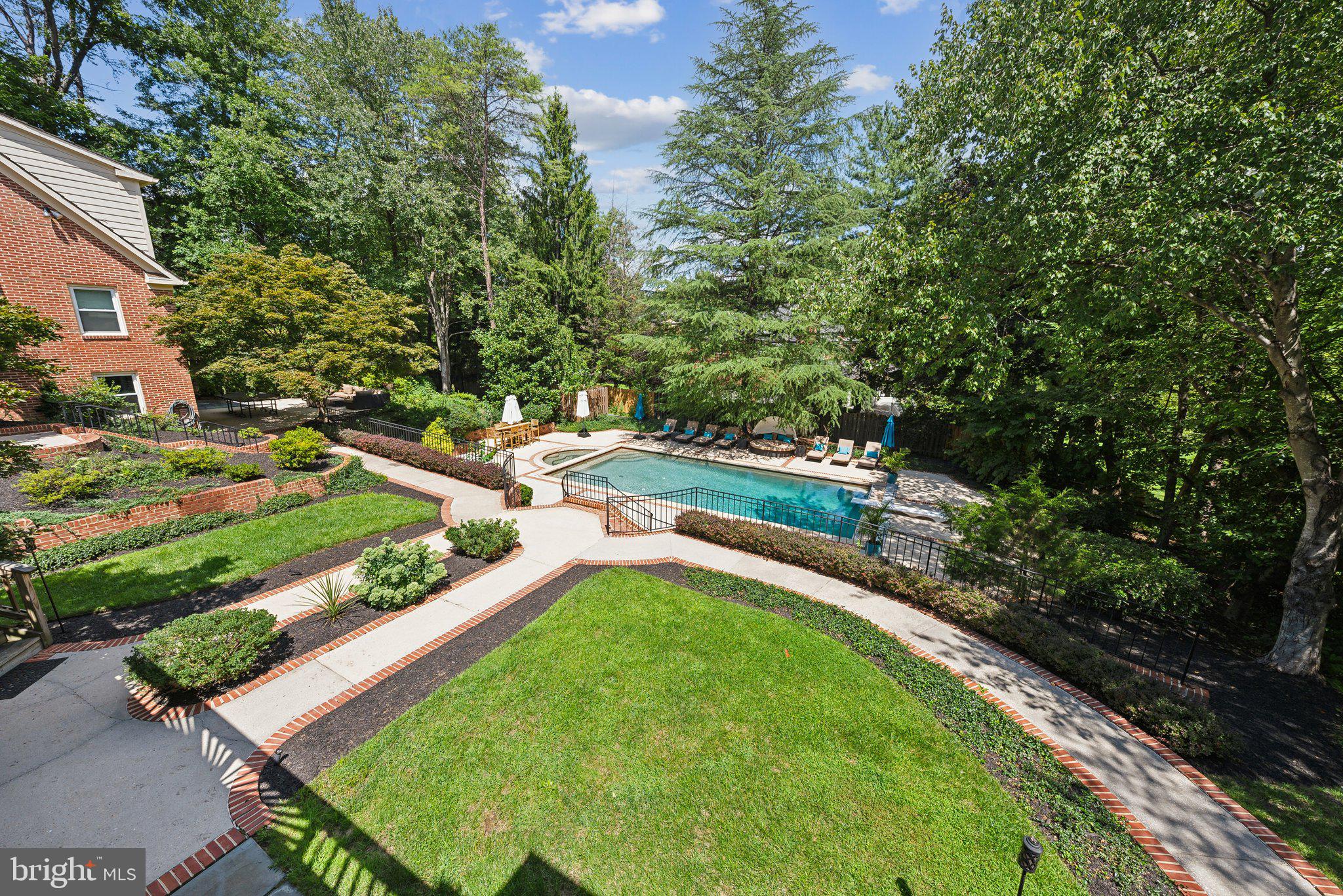 POTOMAC OUTSIDE - Residential