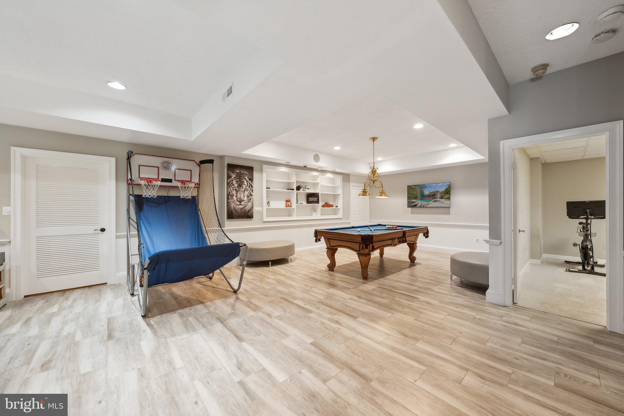 POTOMAC OUTSIDE - Residential