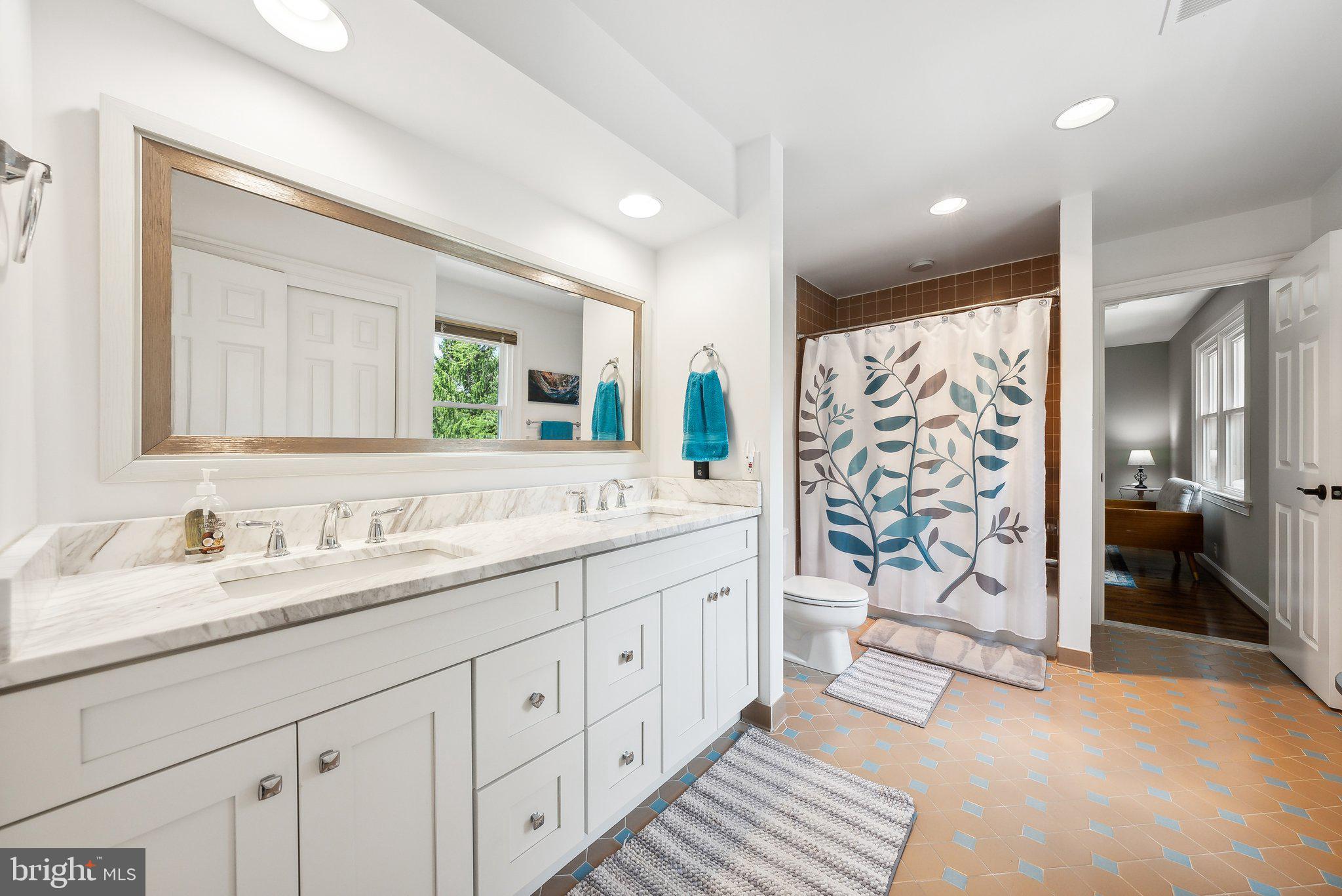 POTOMAC OUTSIDE - Residential