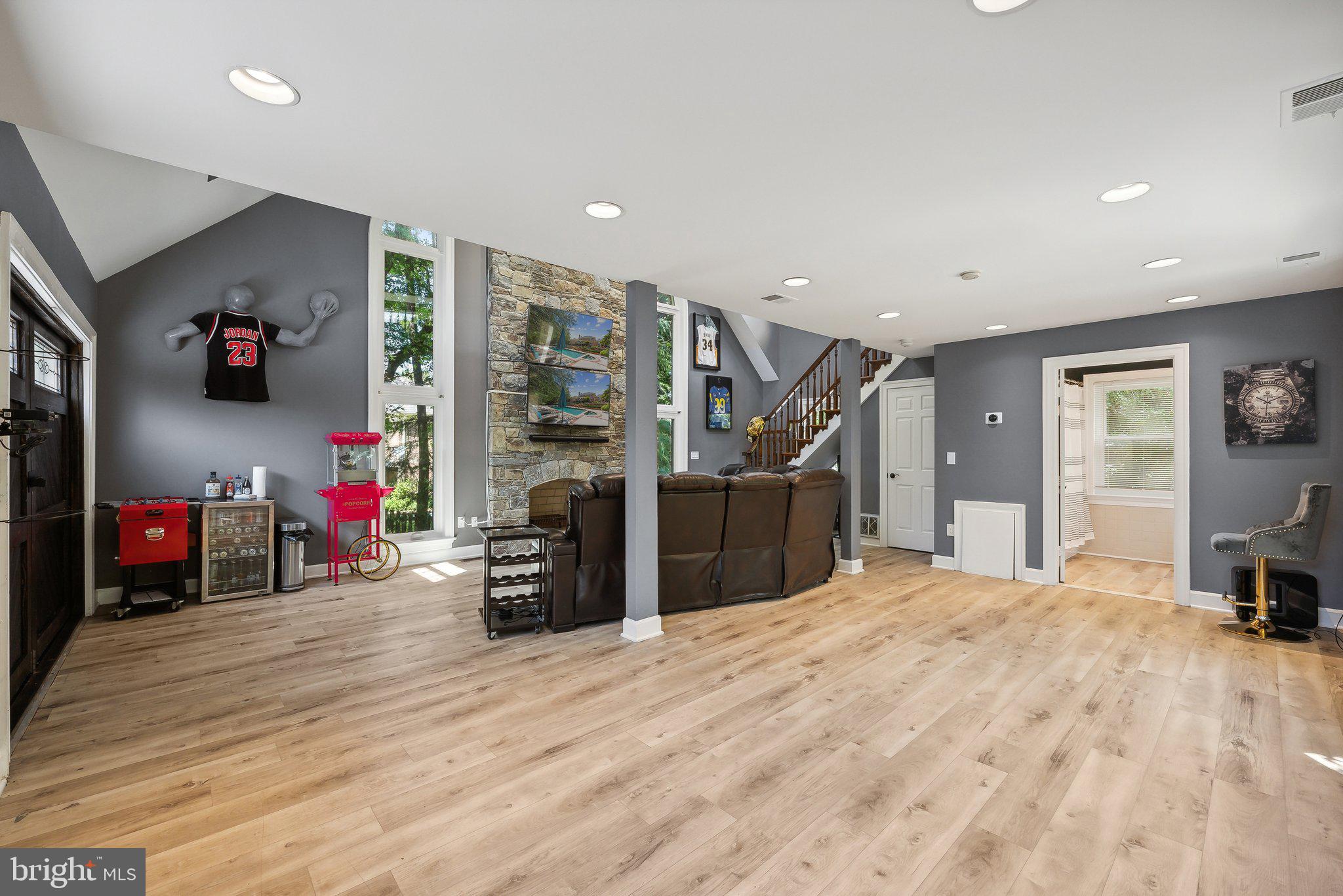 POTOMAC OUTSIDE - Residential