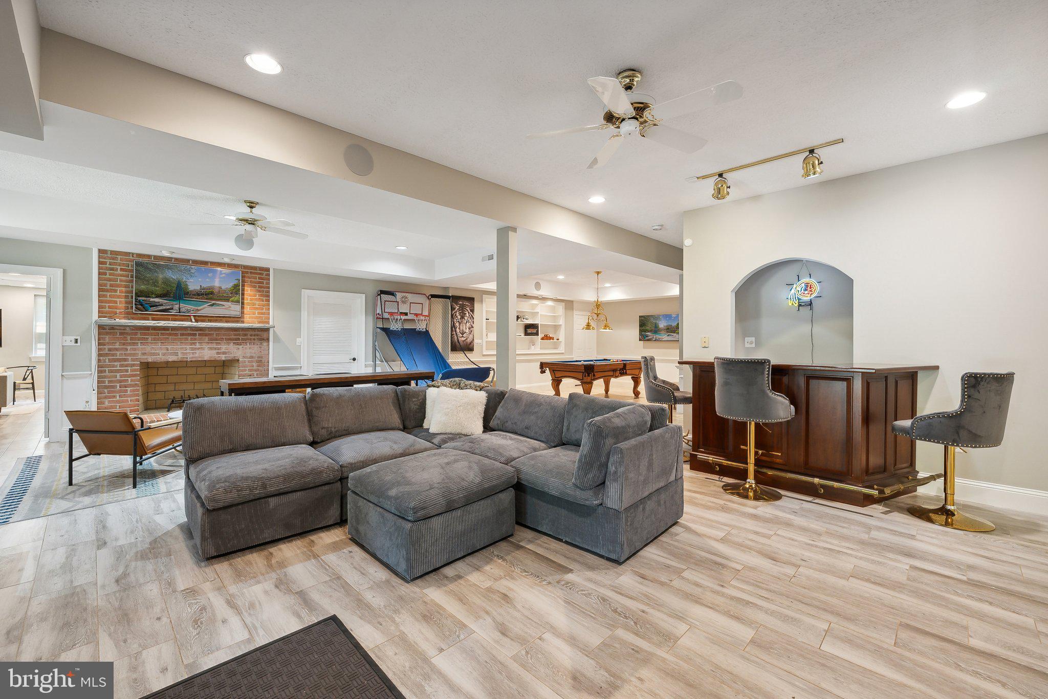 POTOMAC OUTSIDE - Residential