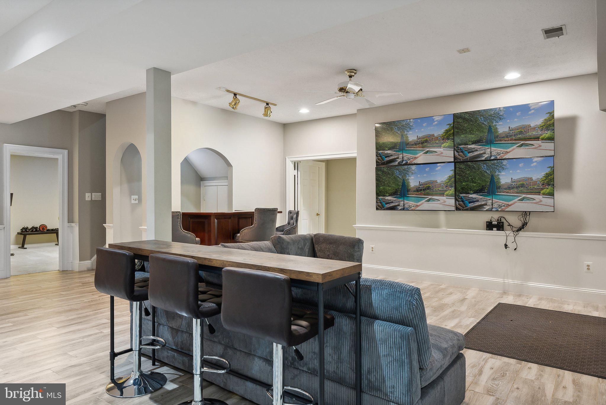 POTOMAC OUTSIDE - Residential