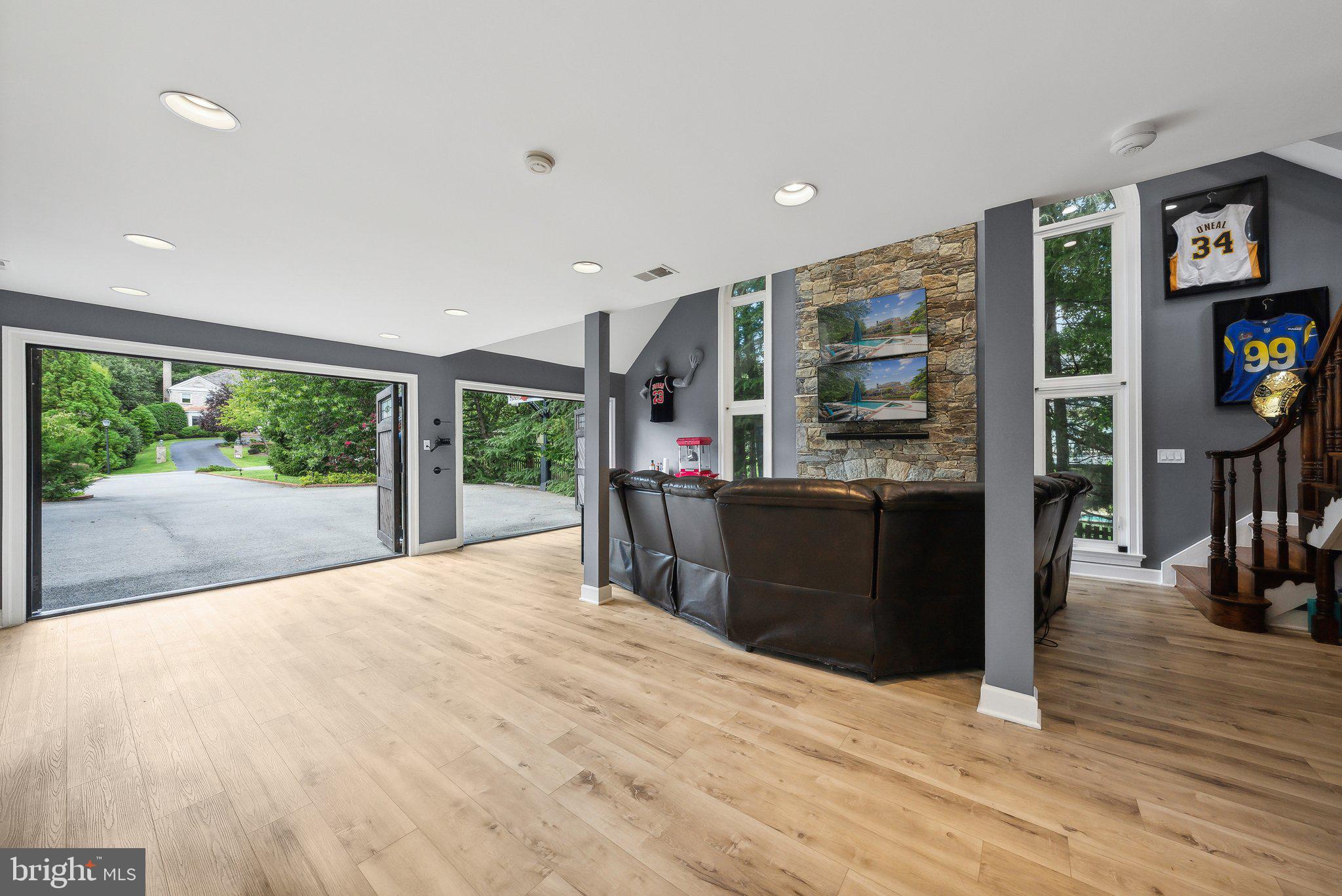 POTOMAC OUTSIDE - Residential