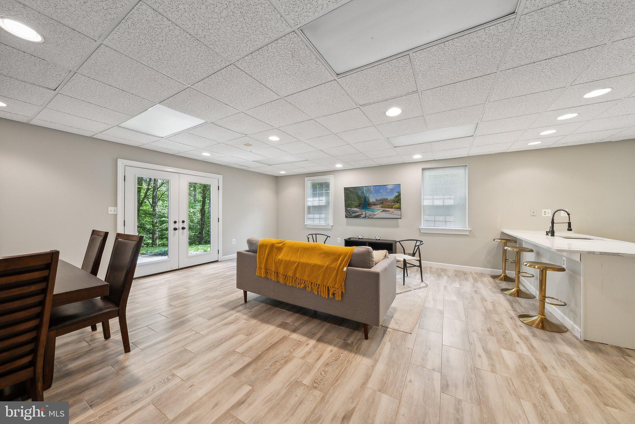 POTOMAC OUTSIDE - Residential