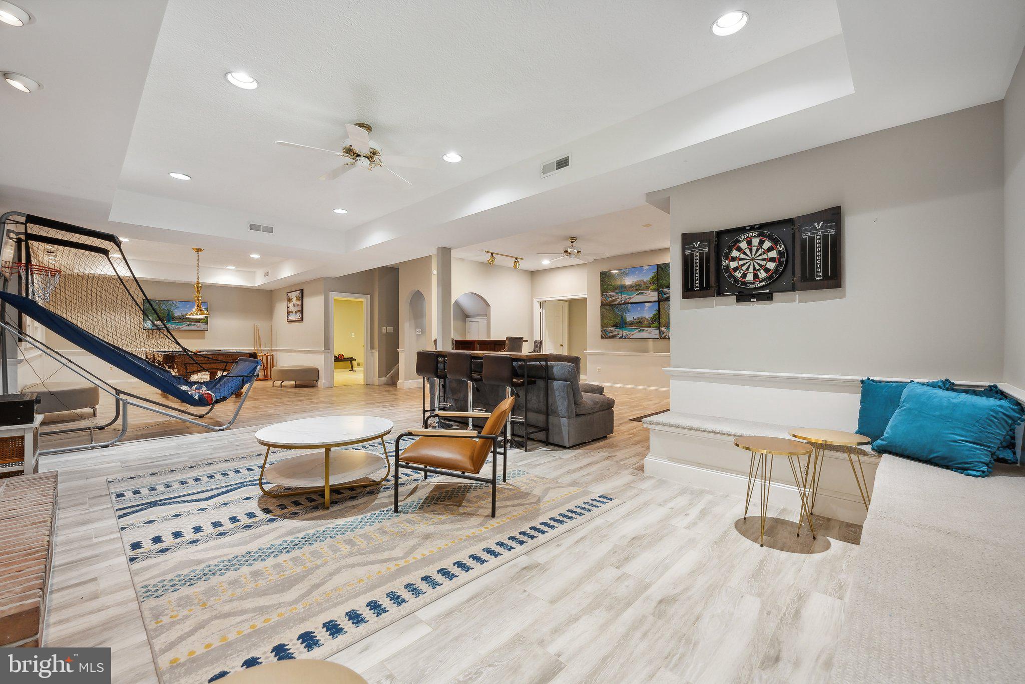 POTOMAC OUTSIDE - Residential