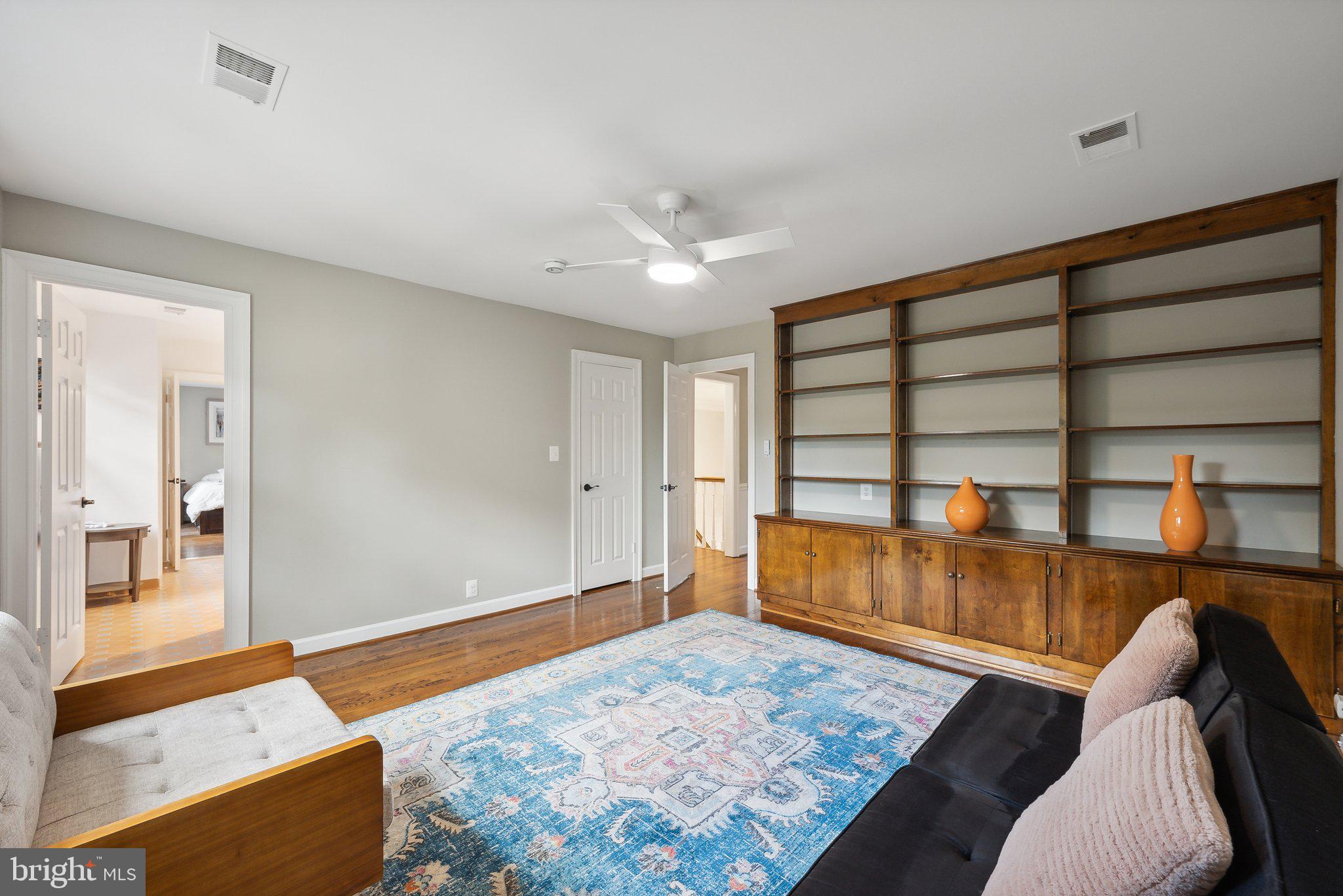 POTOMAC OUTSIDE - Residential