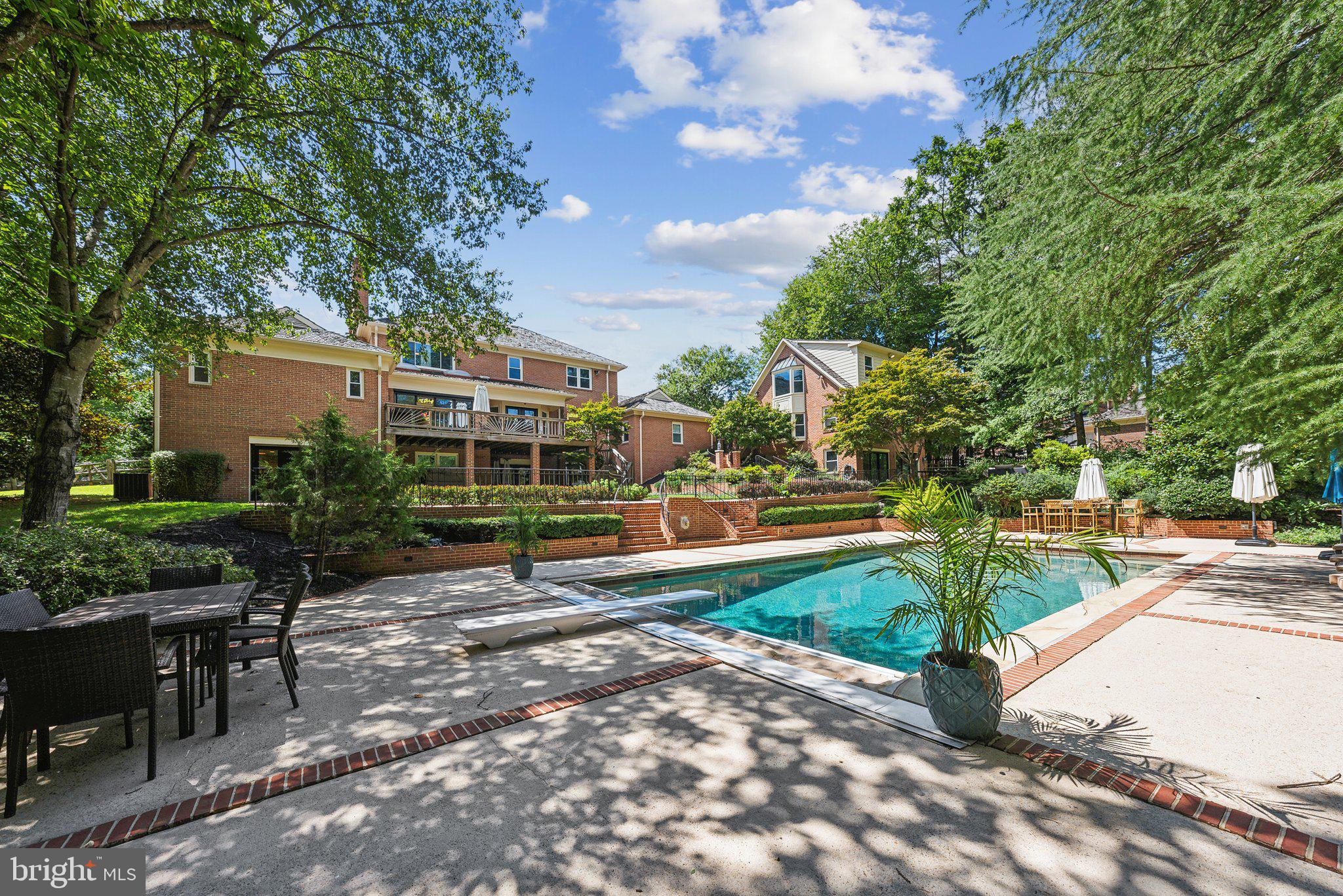 POTOMAC OUTSIDE - Residential