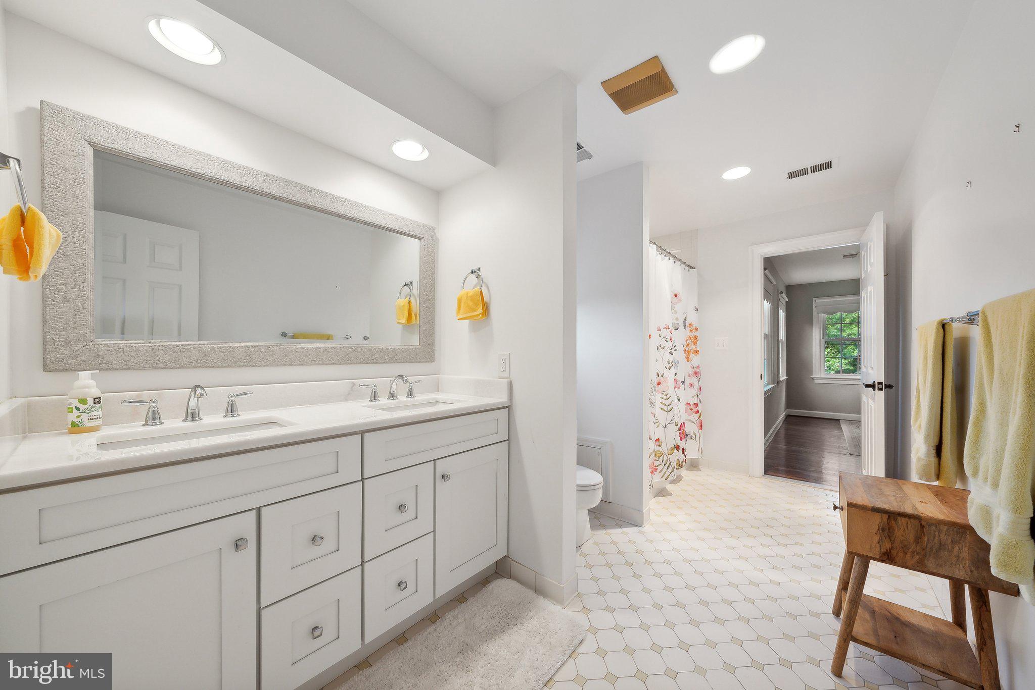 POTOMAC OUTSIDE - Residential