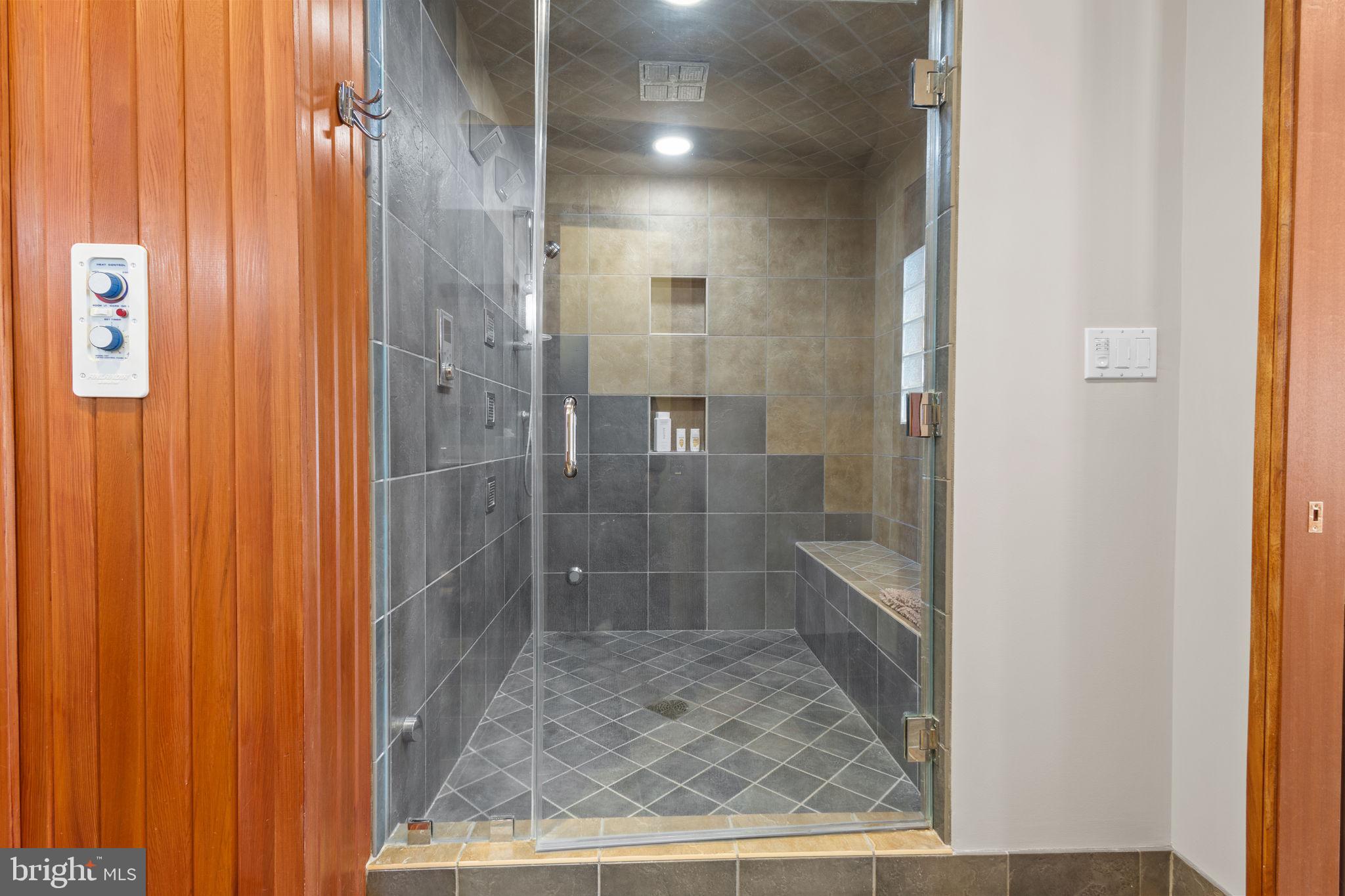 RIVERSCAPE - Residential