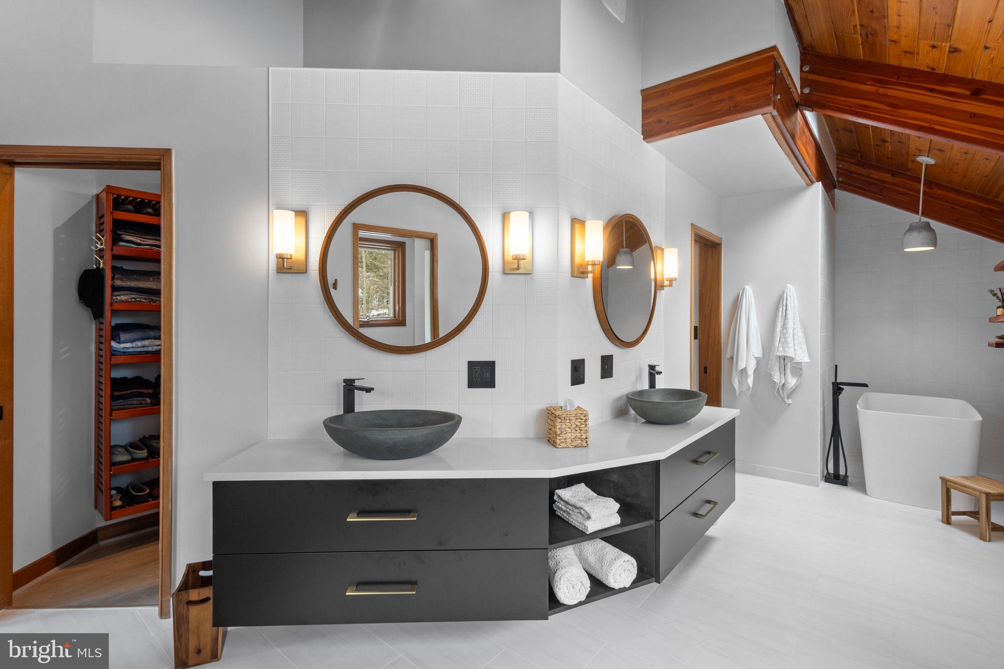 RIVERSCAPE - Residential