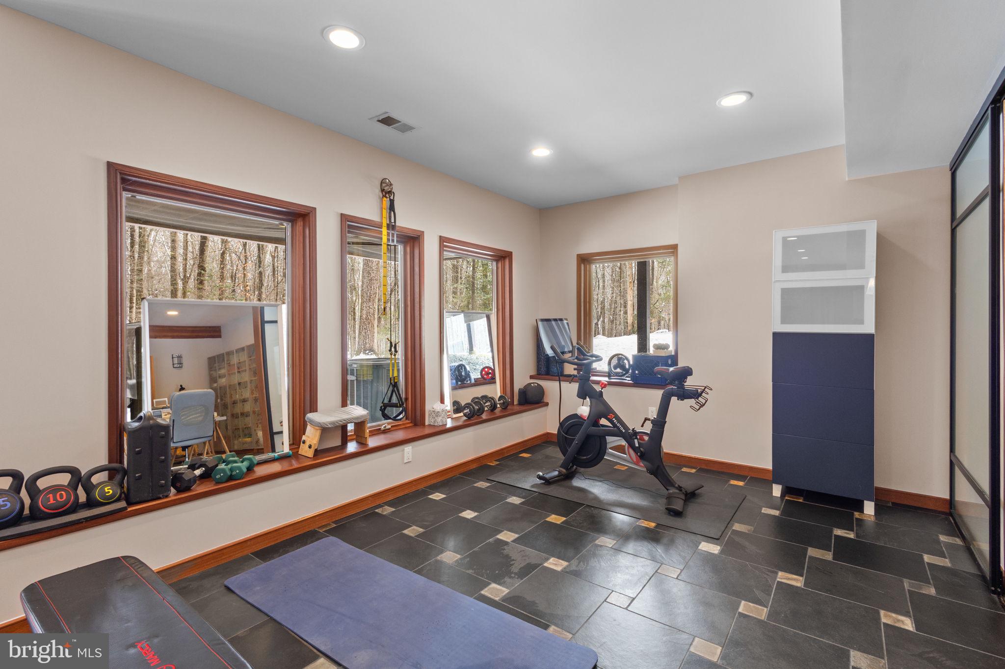 RIVERSCAPE - Residential