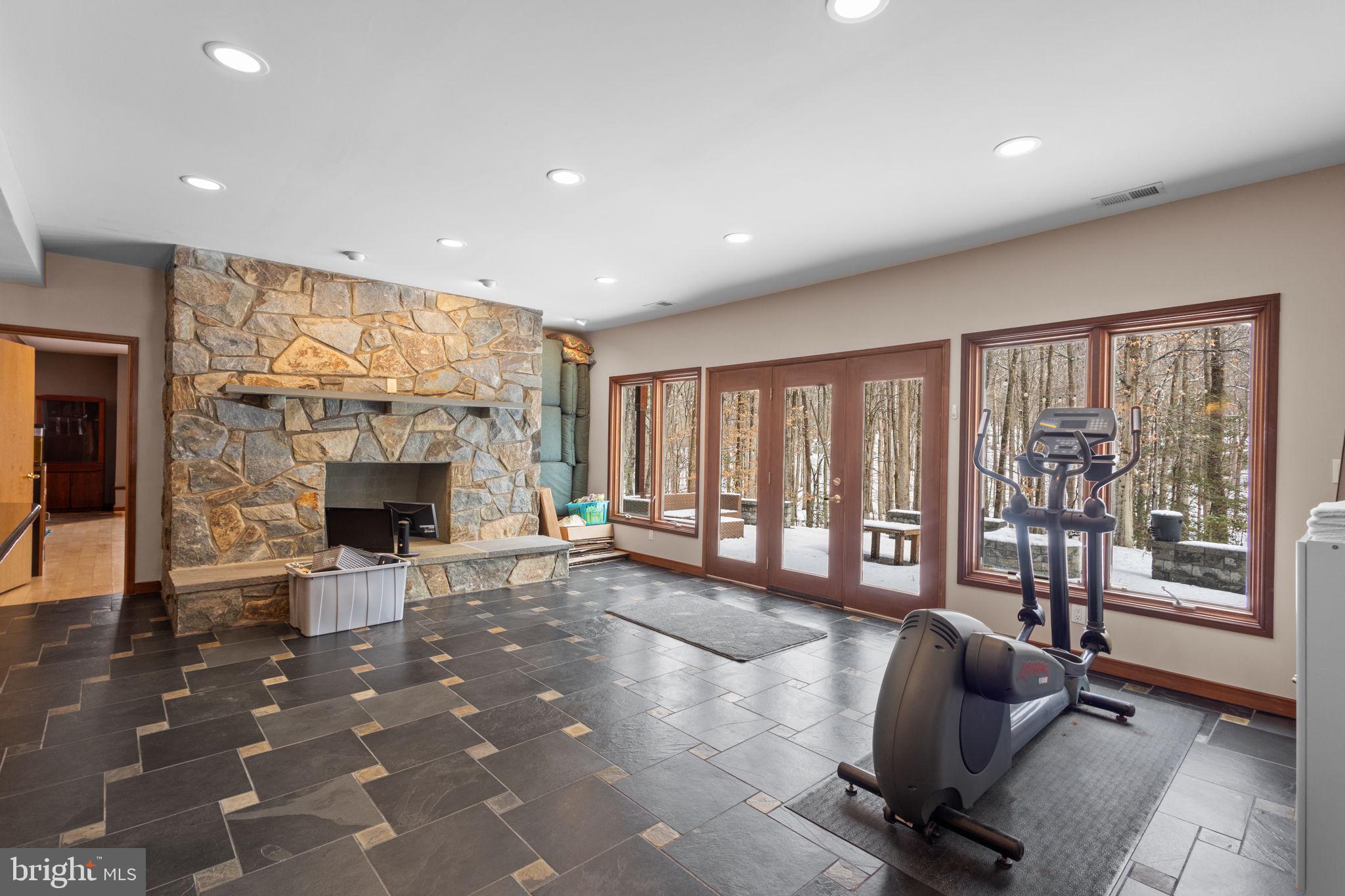 RIVERSCAPE - Residential