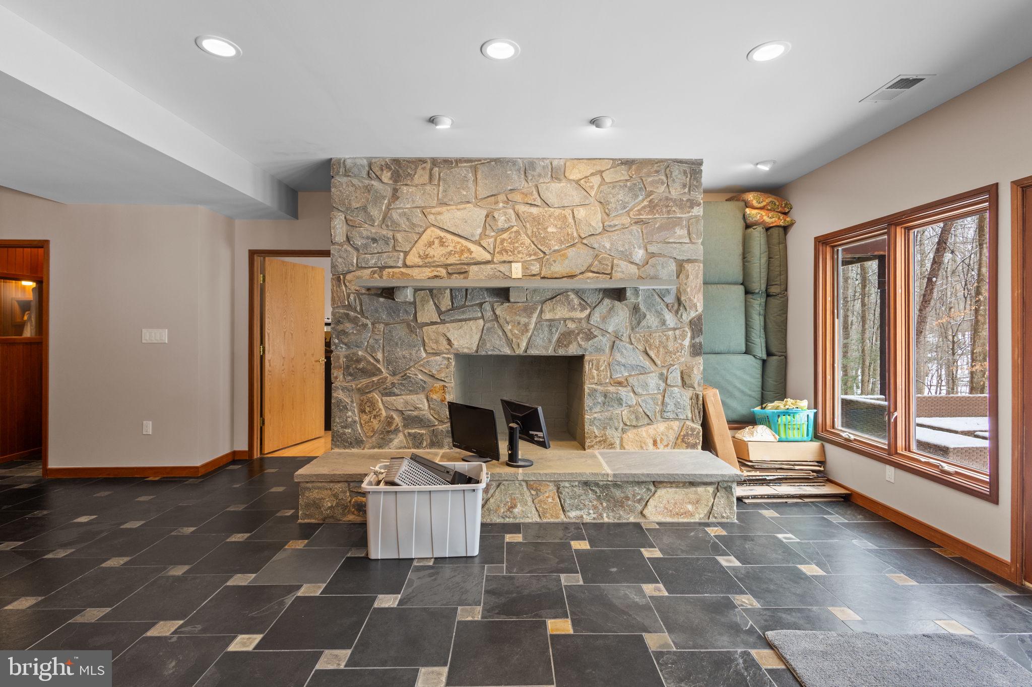 RIVERSCAPE - Residential