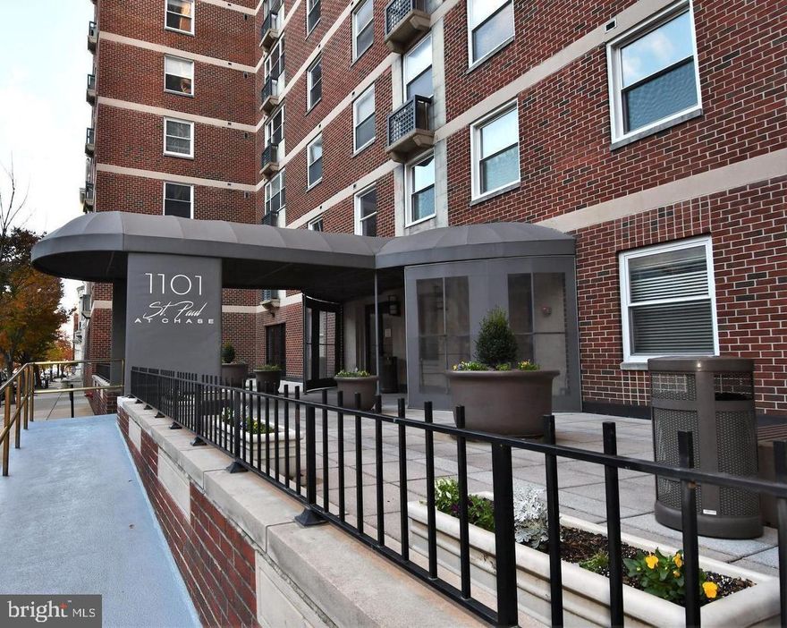 Beautifully maintained 1BR !FB unit is located in Historic Mount Vernon.  The unit offers an updated kitchen and bath, wood floors, and a cool raised dining room tiled floor for an extra added dimension to the space.  Great space and views from your LR's picturesque window.  Elevator building with security 24 hour front desk, on-site management, and deli/convenience store directly off the lobby.  Walk to shops and restaurants. Garage parking is available $200/per month per space.