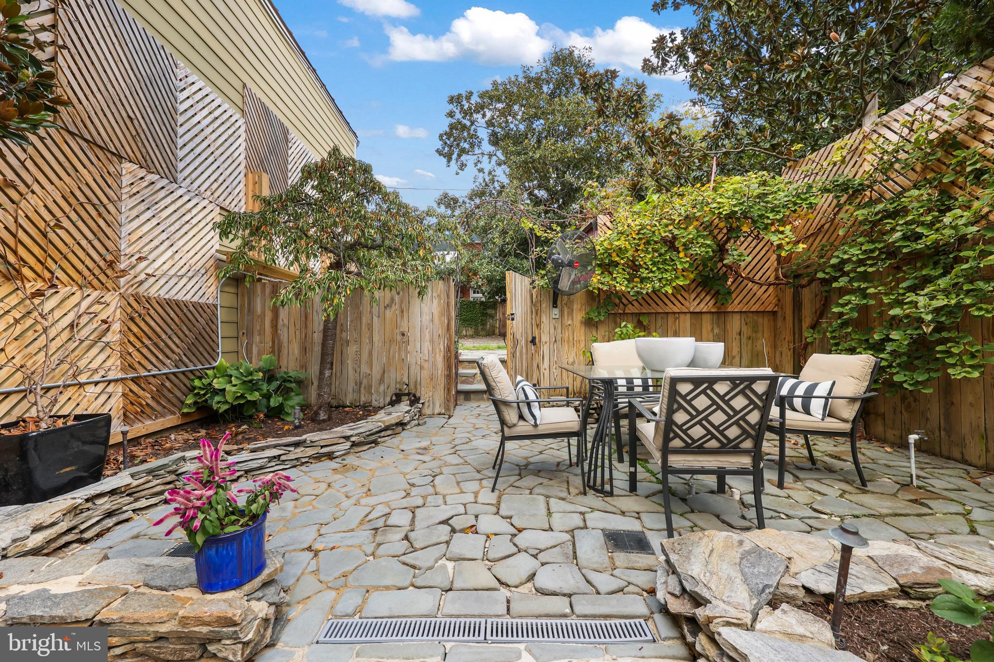 OLD TOWN ALEXANDRIA - Residential