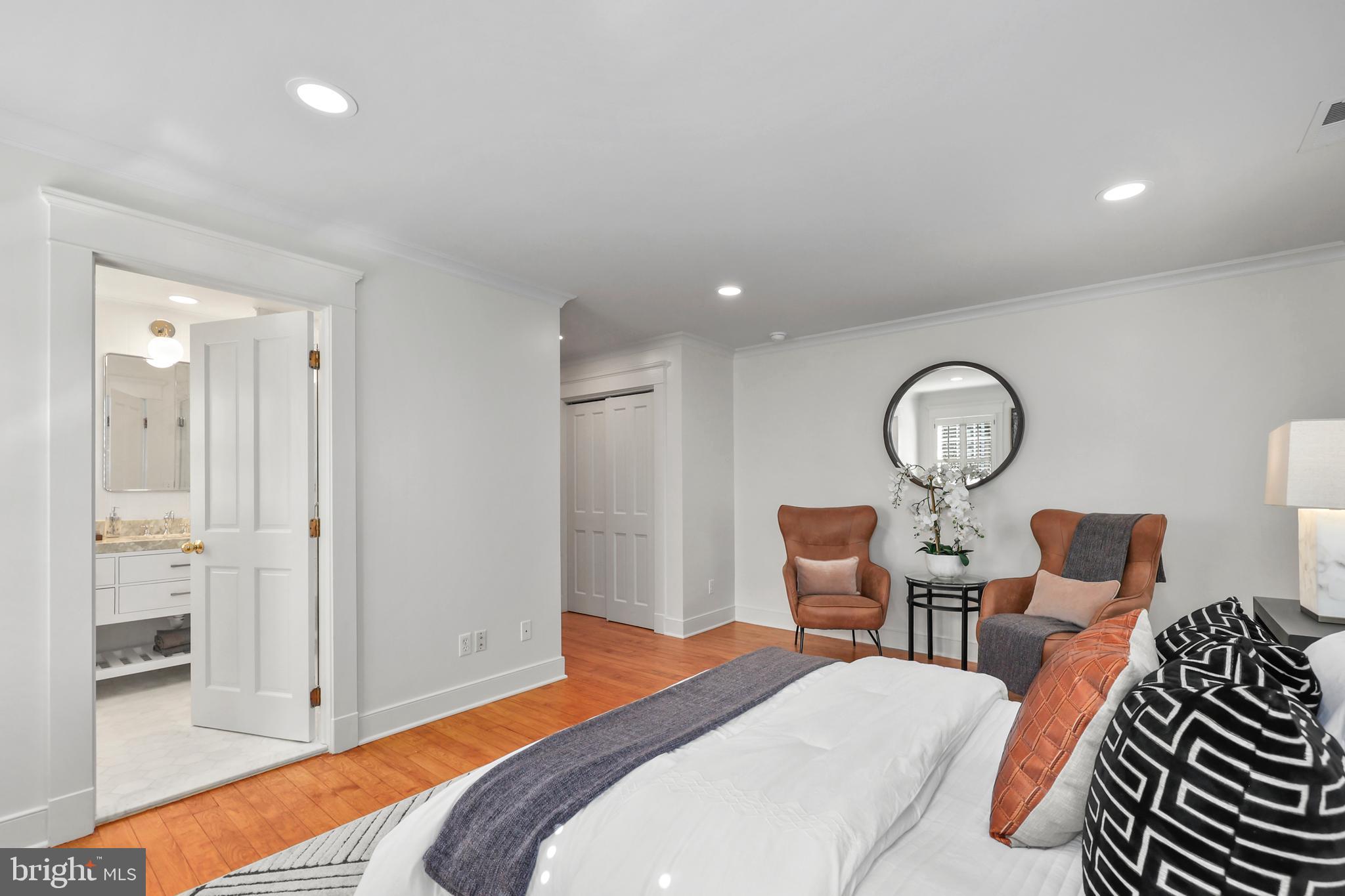 OLD TOWN ALEXANDRIA - Residential