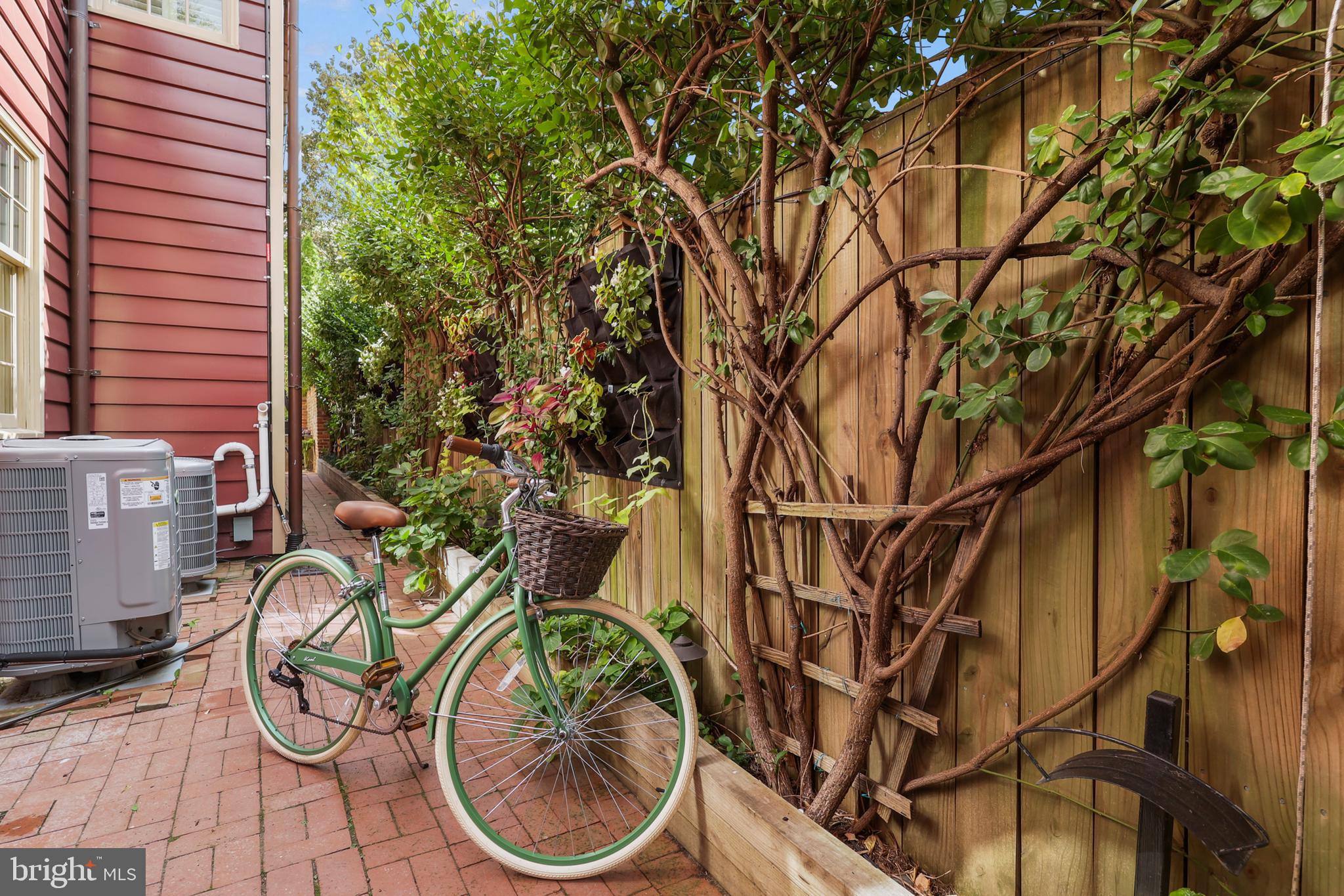 OLD TOWN ALEXANDRIA - Residential