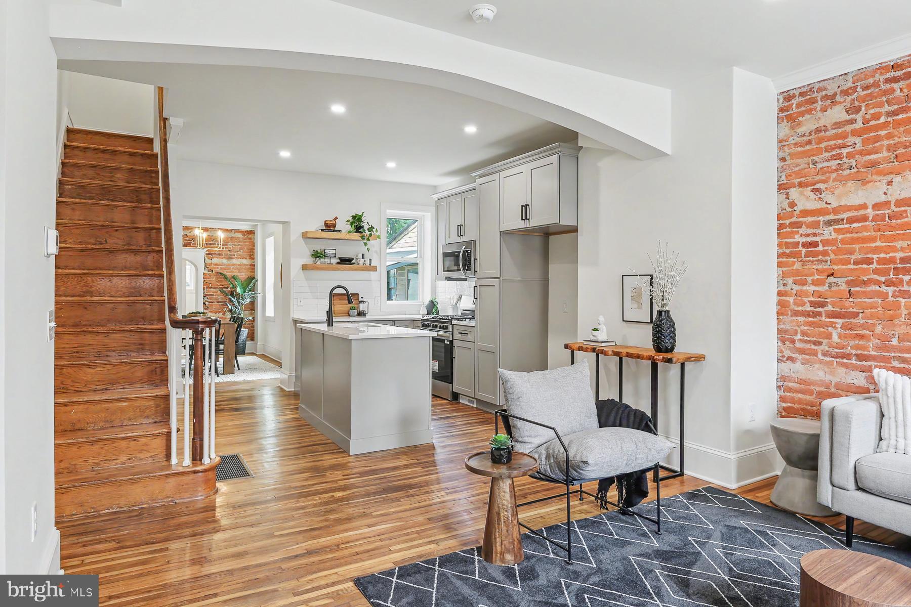 656 WALNUT STREET