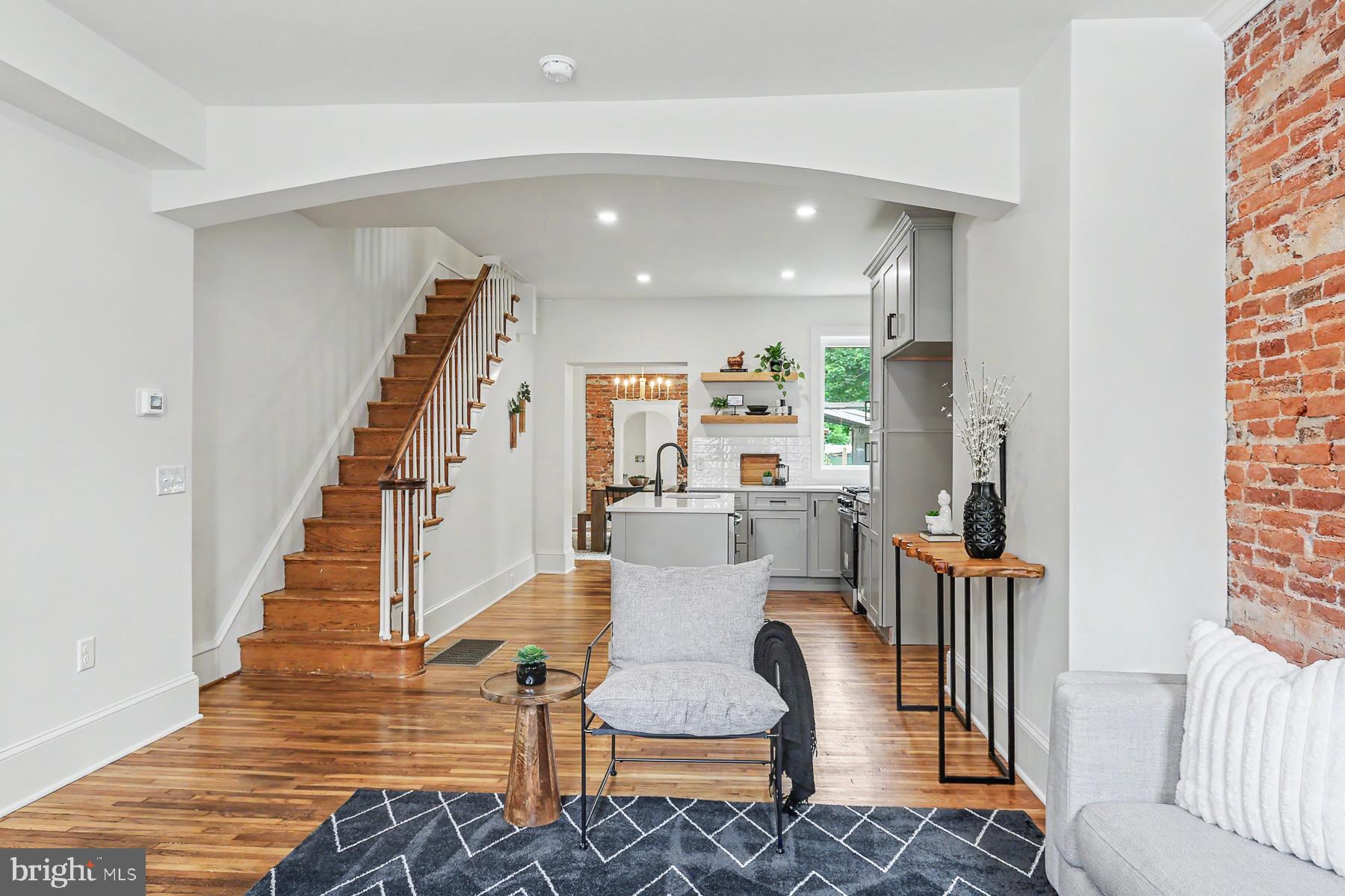 656 WALNUT STREET