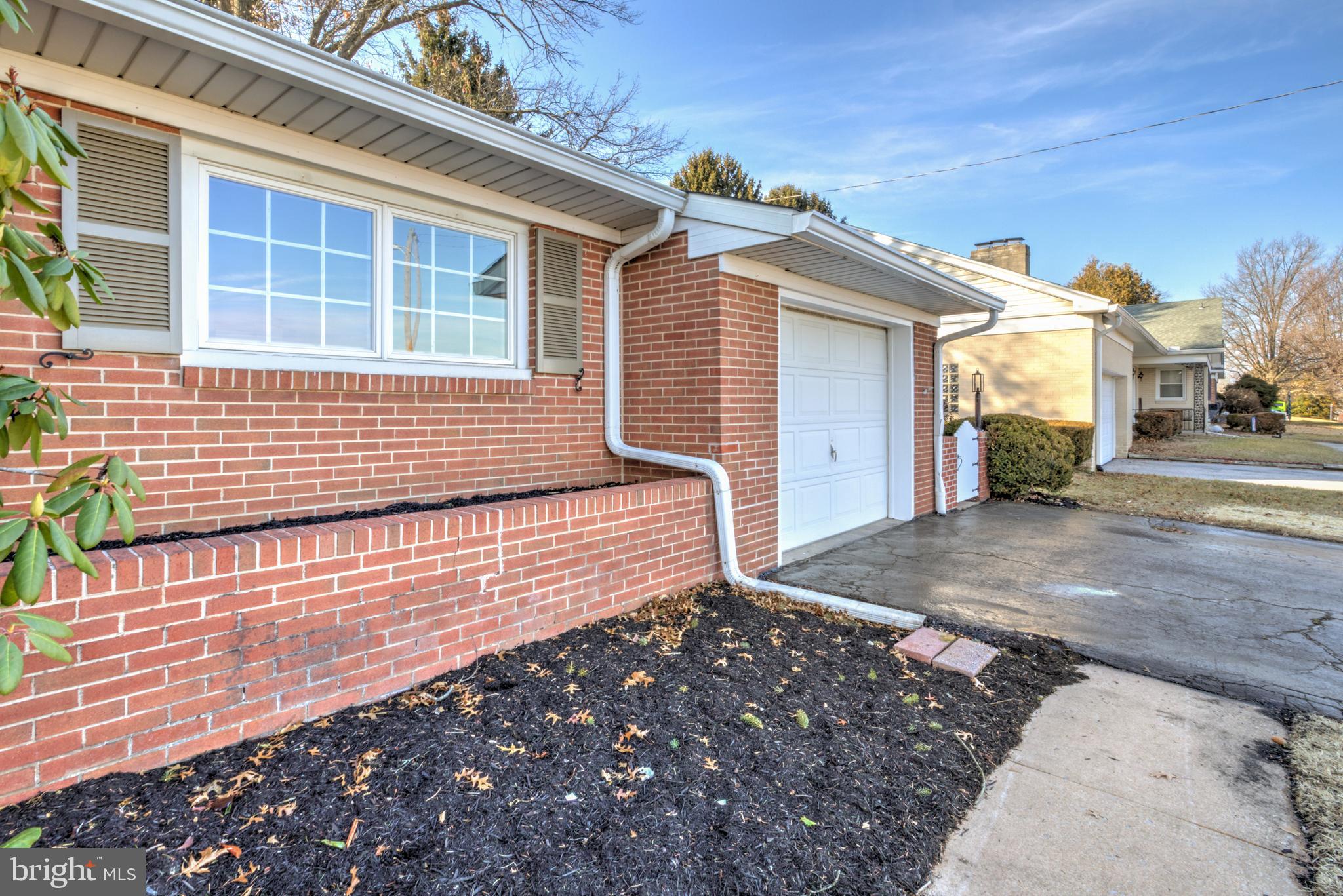 NORTH YORK - Residential