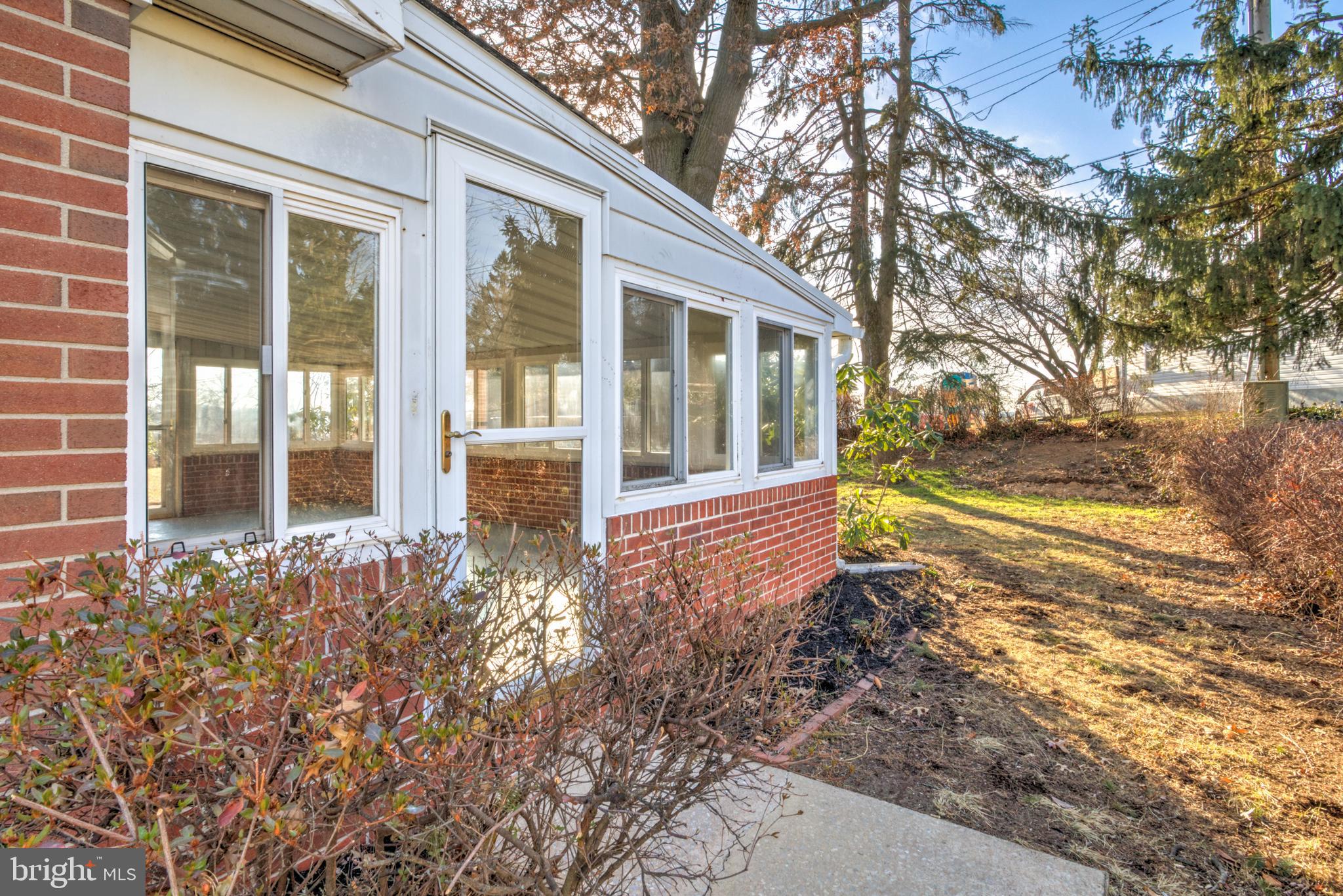 NORTH YORK - Residential