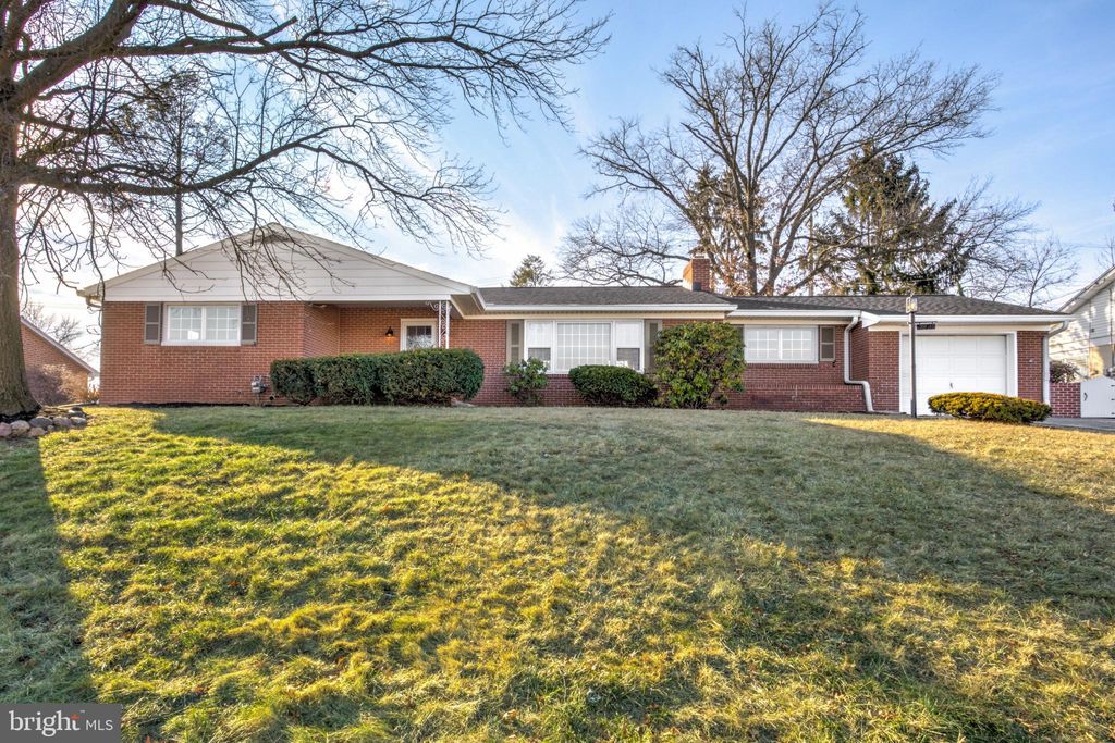 Photo of 1330 Chapel Drive, YORK, PA 17404 (MLS # PAYK2095512)