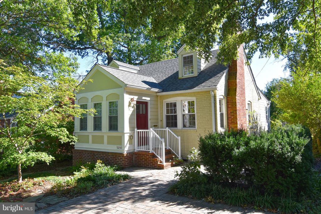 Photo of 5250 26th Street N, ARLINGTON, VA 22207 (MLS # VAAR2073058)