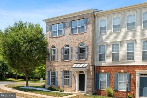 16016 Greymill Manor Drive, Haymarket, VA MLS: VAPW2095128
