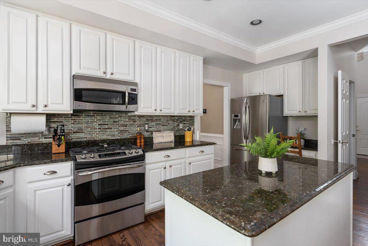 RIVER HILL - Residential