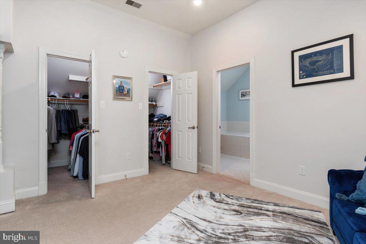 RIVER HILL - Residential