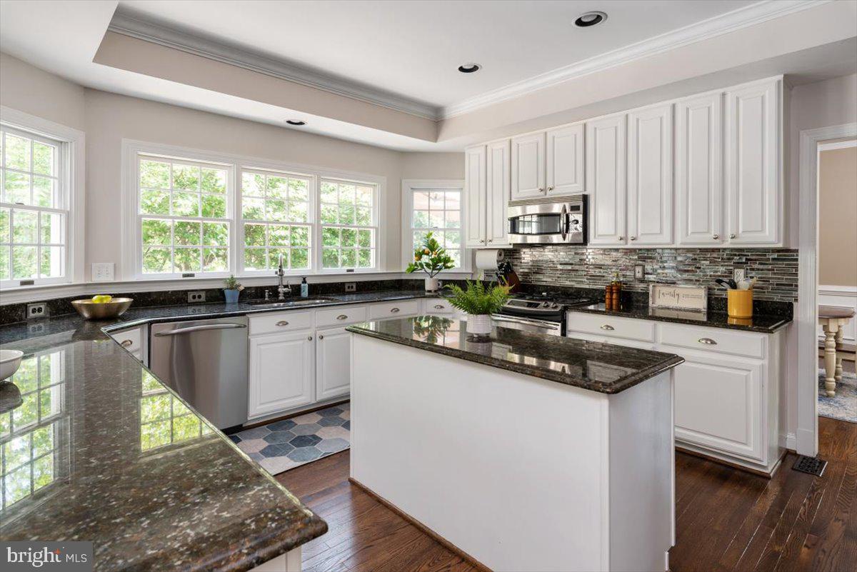 RIVER HILL - Residential