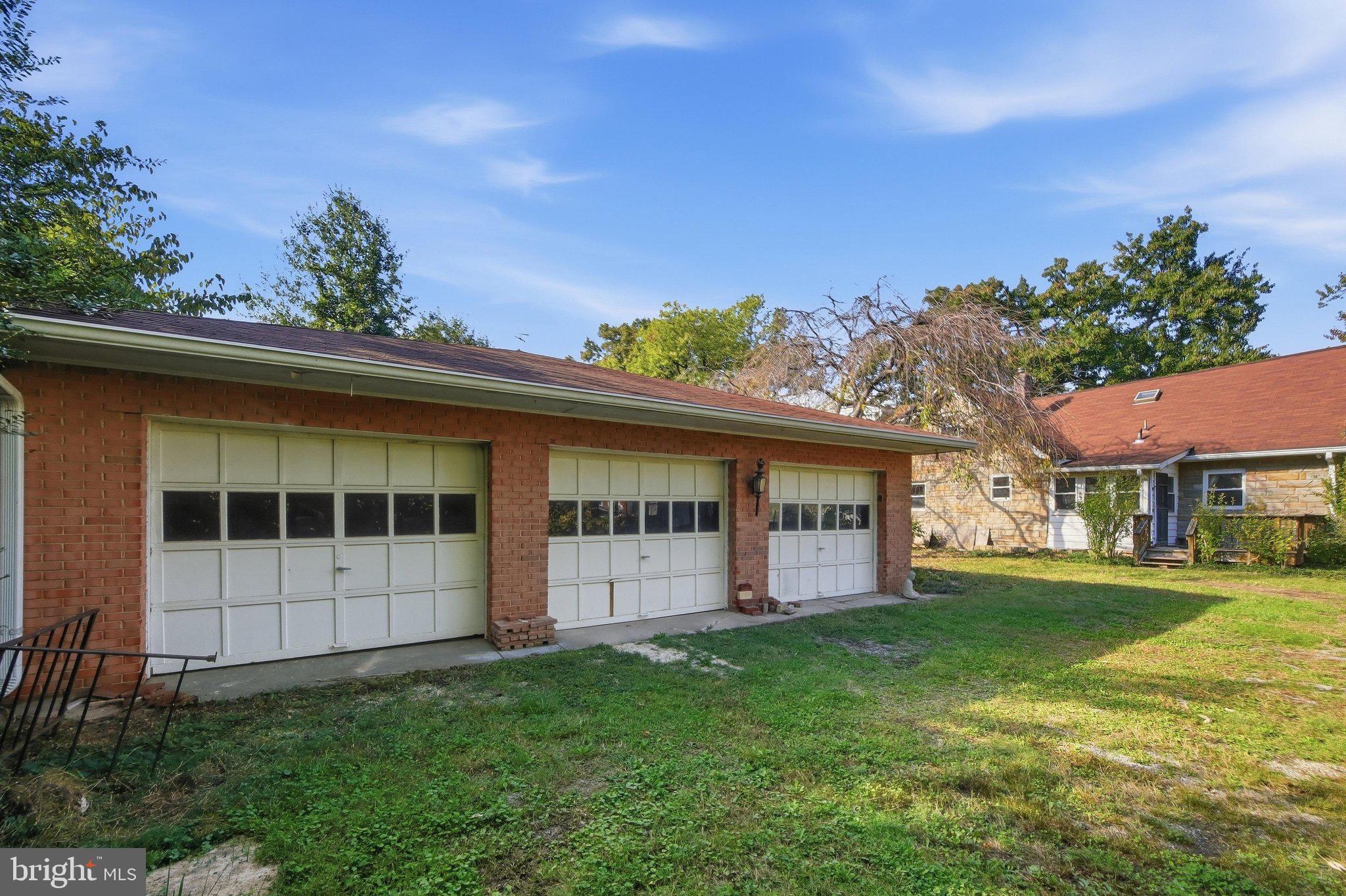4215 WOOTTENS LANE